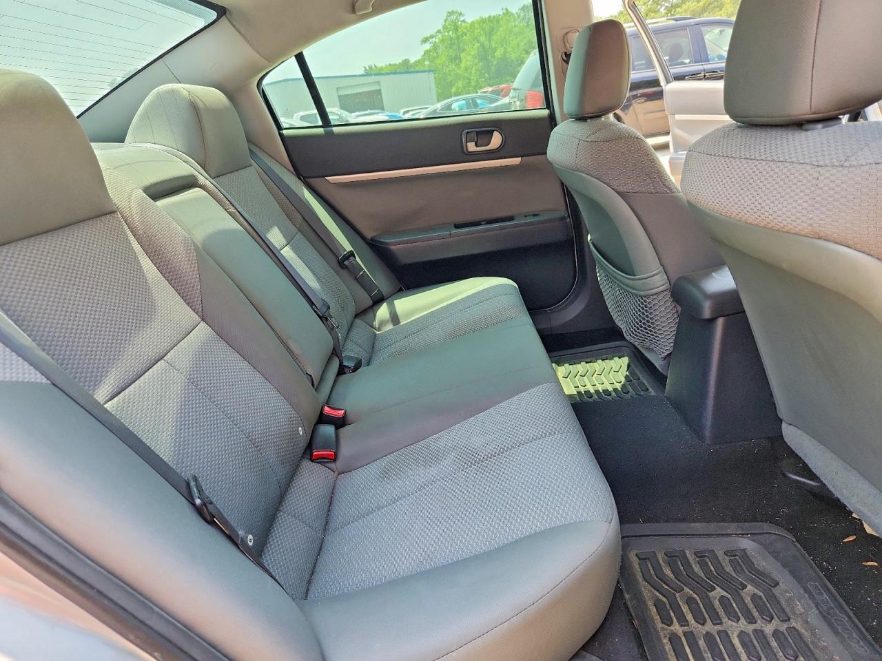 2011 Mitsubishi Galant Fe Silver vin: 4A32B2FF7BE029203