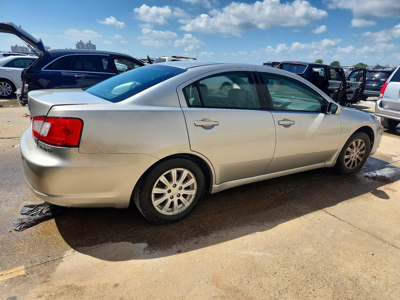 2011 Mitsubishi Galant Fe Silver vin: 4A32B2FF8BE018713