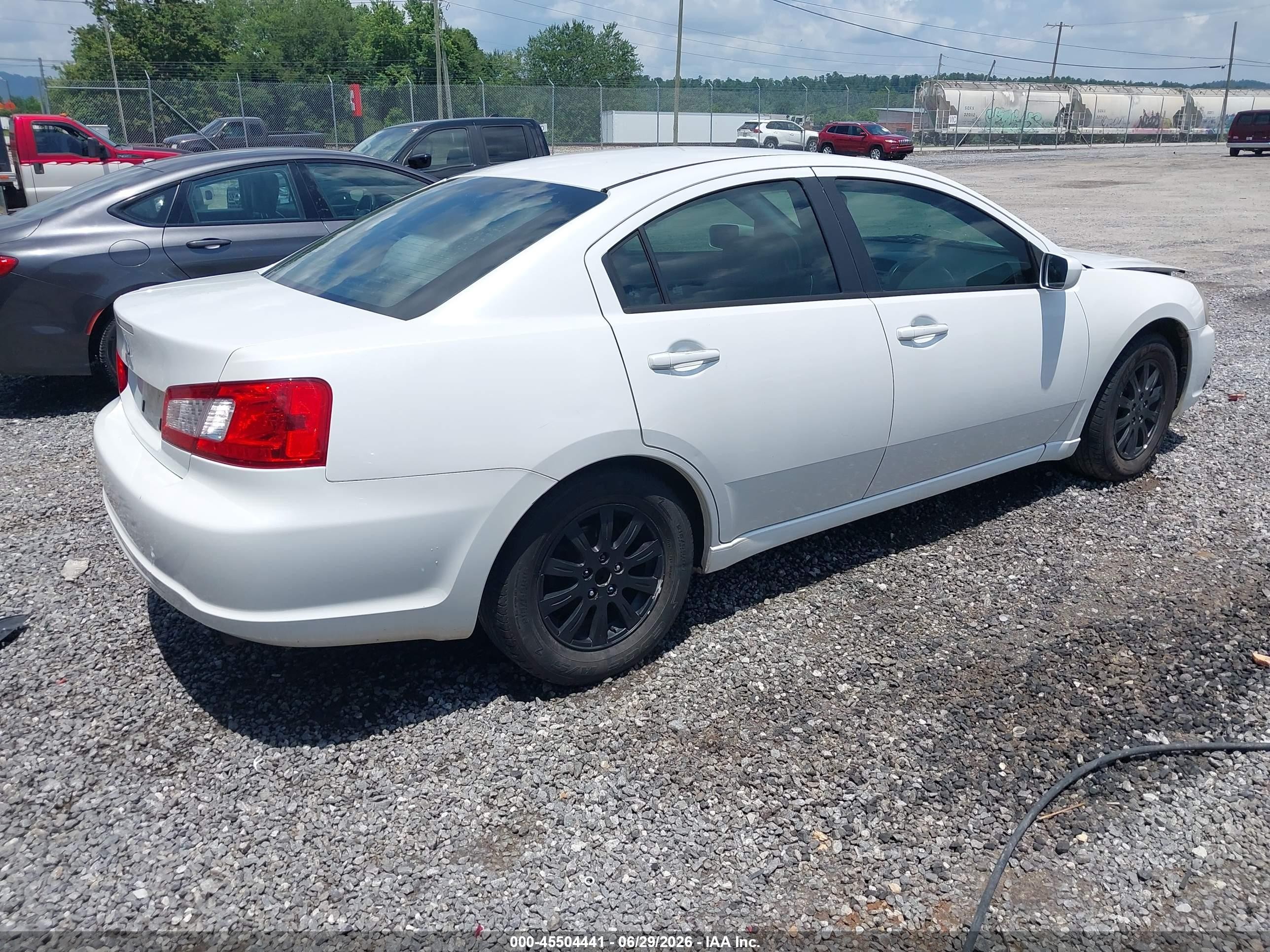 2011 Mitsubishi Galant Fe White vin: 4A32B2FF9BE030272