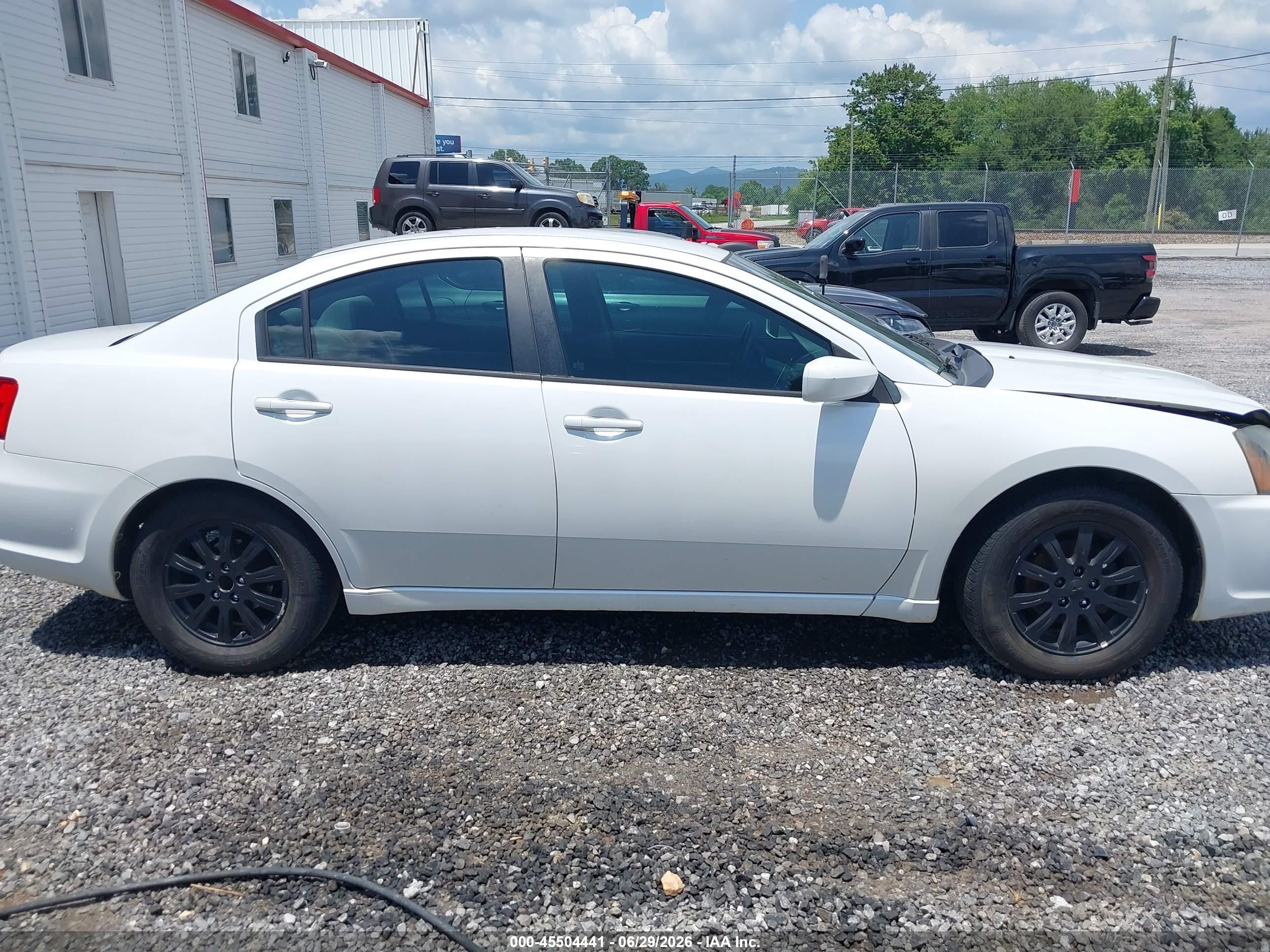 2011 Mitsubishi Galant Fe White vin: 4A32B2FF9BE030272