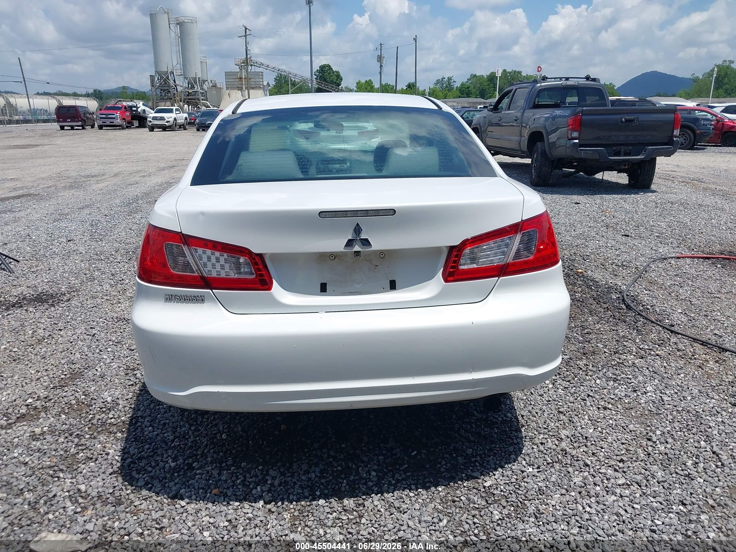 2011 Mitsubishi Galant Fe White vin: 4A32B2FF9BE030272