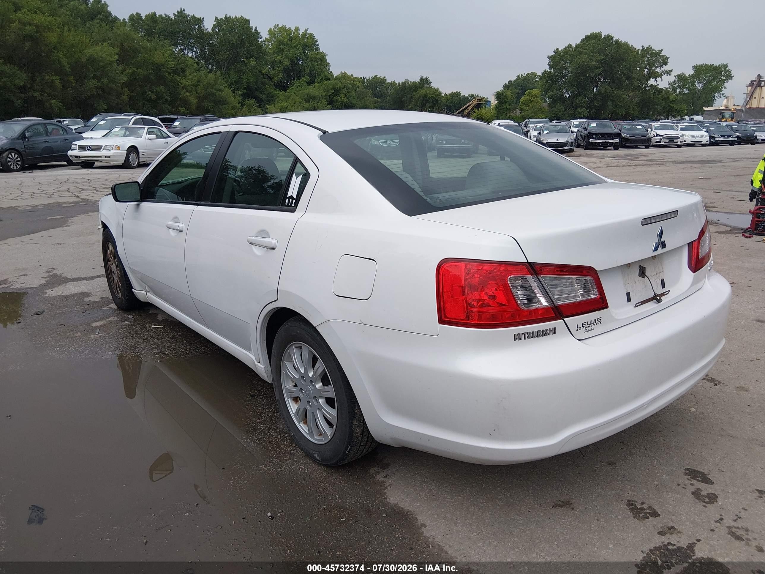 2011 Mitsubishi Galant Fe White vin: 4A32B2FFXBE019717