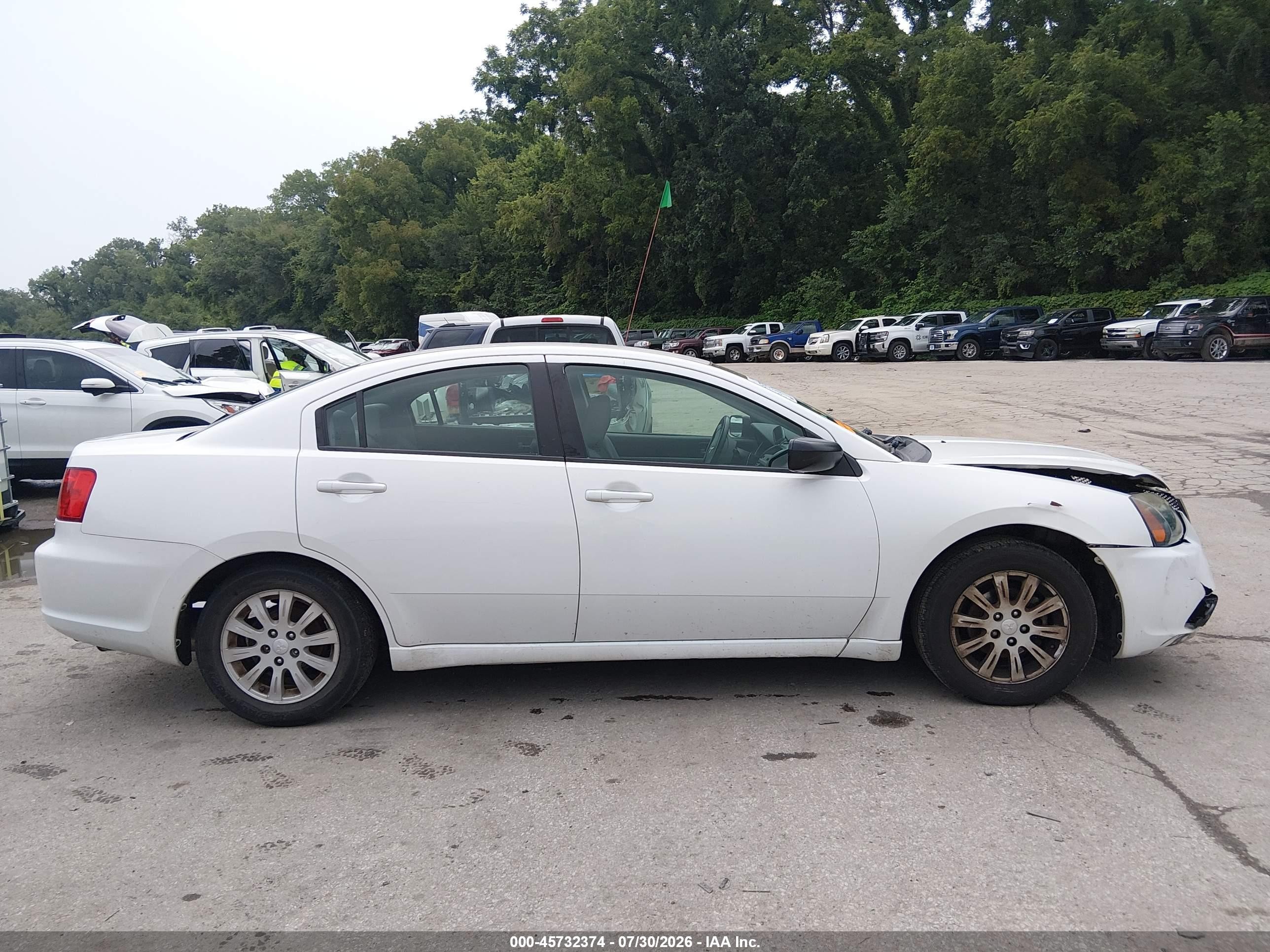 2011 Mitsubishi Galant Fe White vin: 4A32B2FFXBE019717