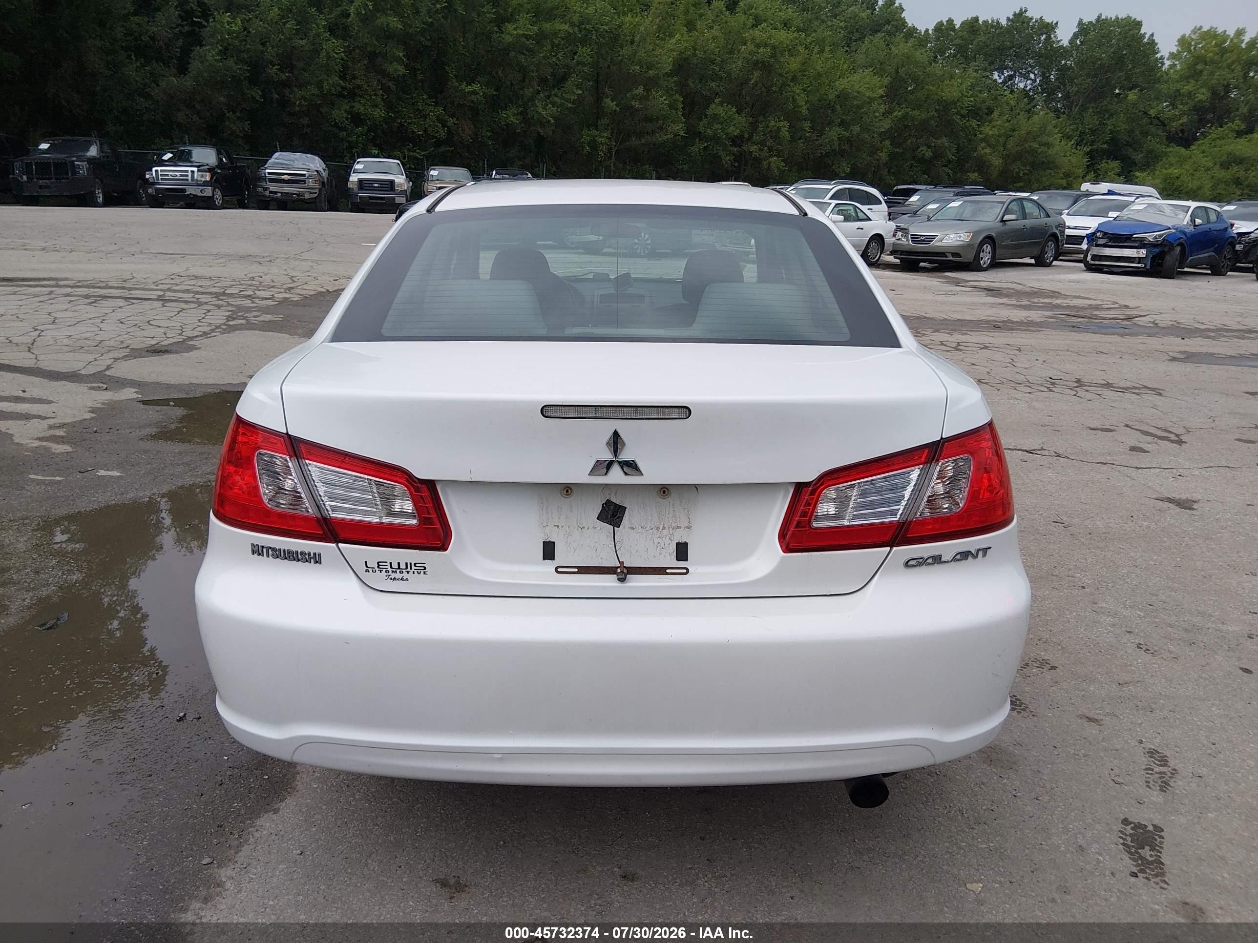 2011 Mitsubishi Galant Fe White vin: 4A32B2FFXBE019717