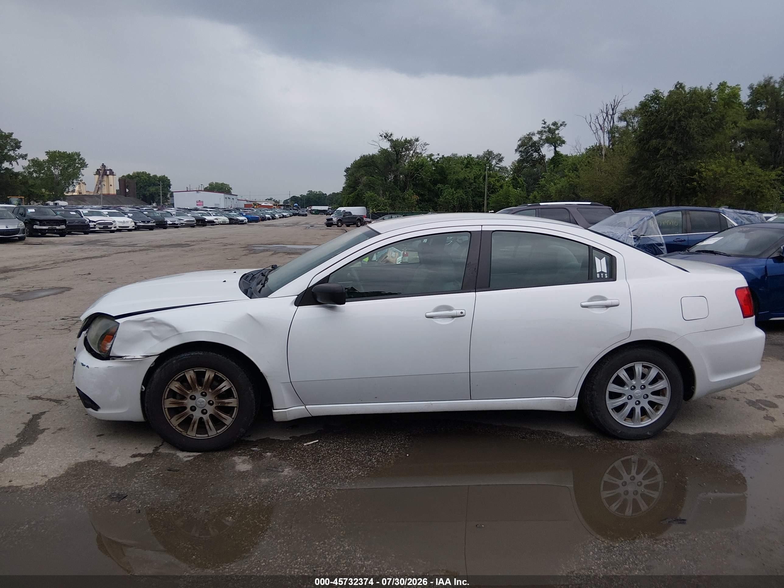 2011 Mitsubishi Galant Fe White vin: 4A32B2FFXBE019717