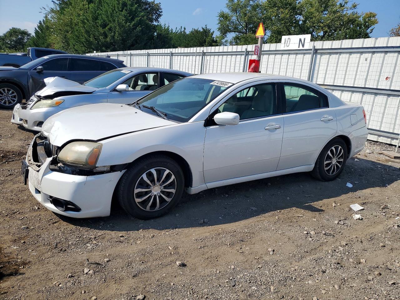 2011 Mitsubishi Galant Es Белый vin: 4A32B3FF0BE017271