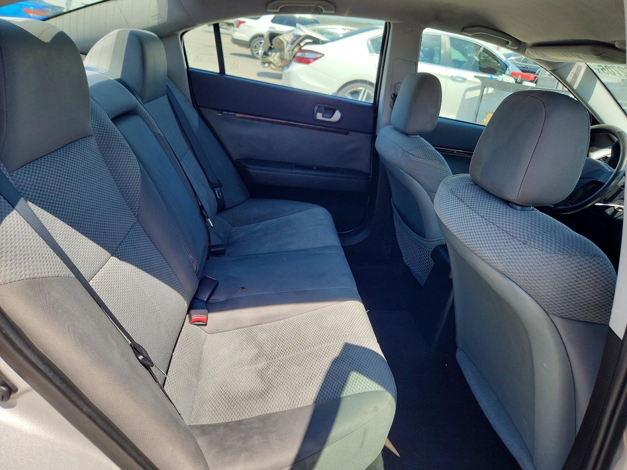 2011 Mitsubishi Galant Es Silver vin: 4A32B3FF4BE014485