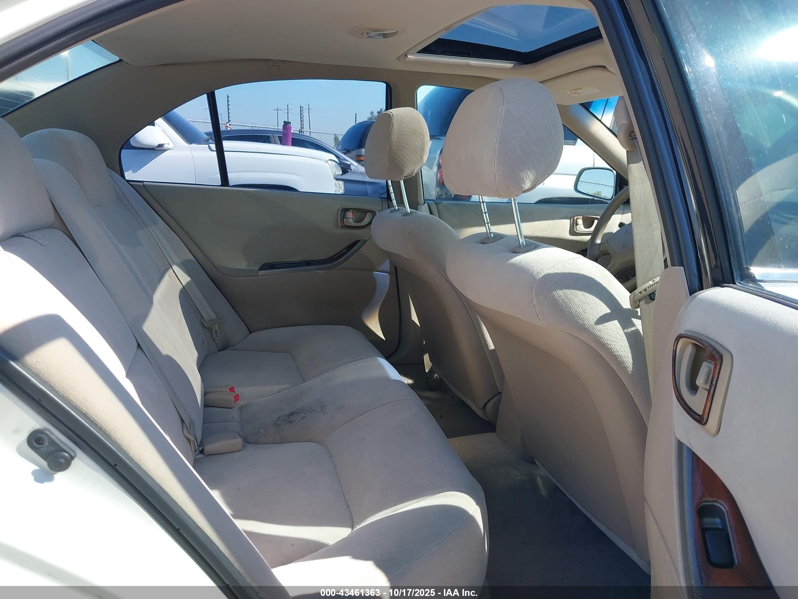 2002 Mitsubishi Galant Es/ls White vin: 4A3AA46G52E076166