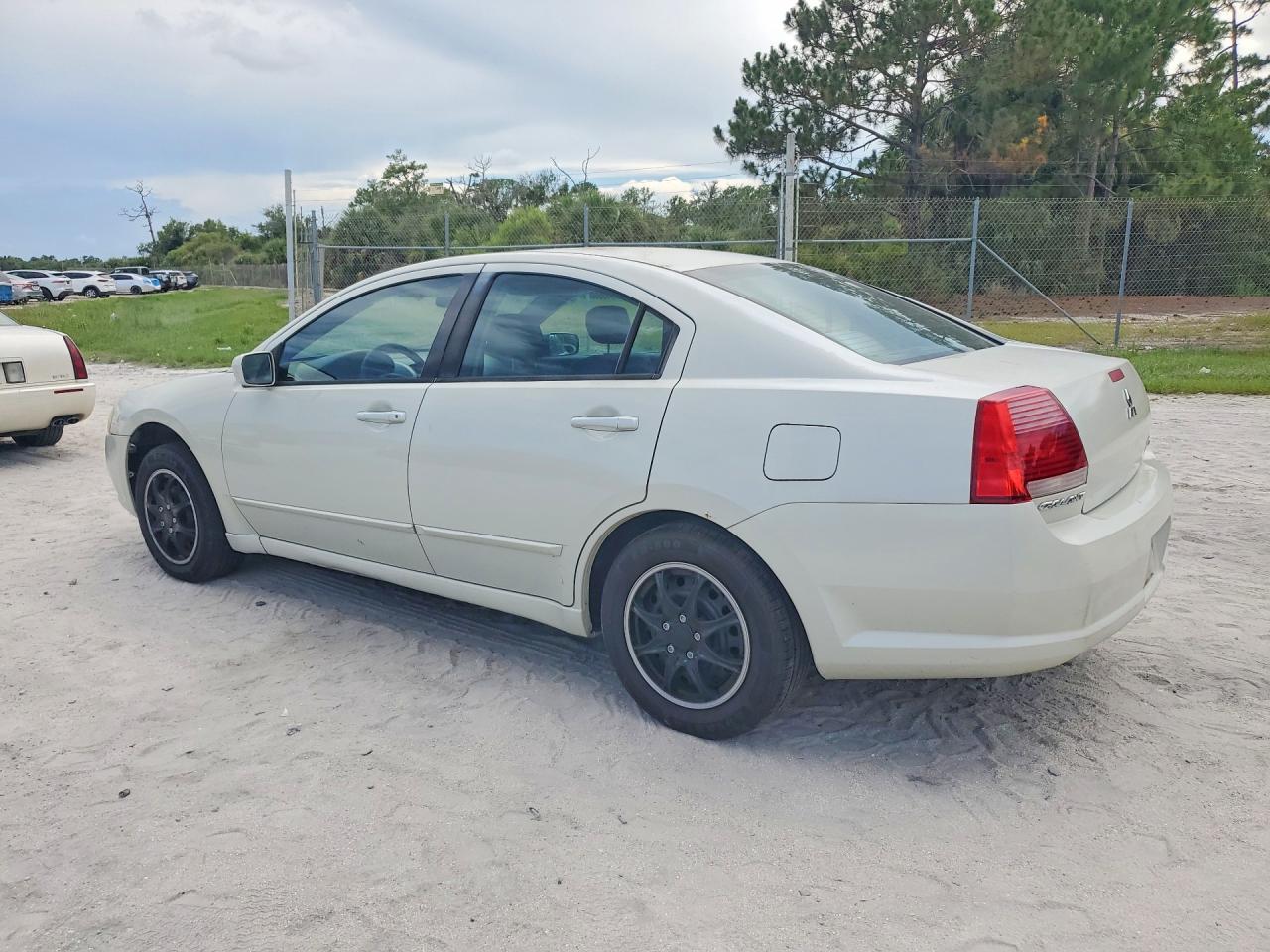 2005 Mitsubishi Galant Es Medium White vin: 4A3AB36F95E064718