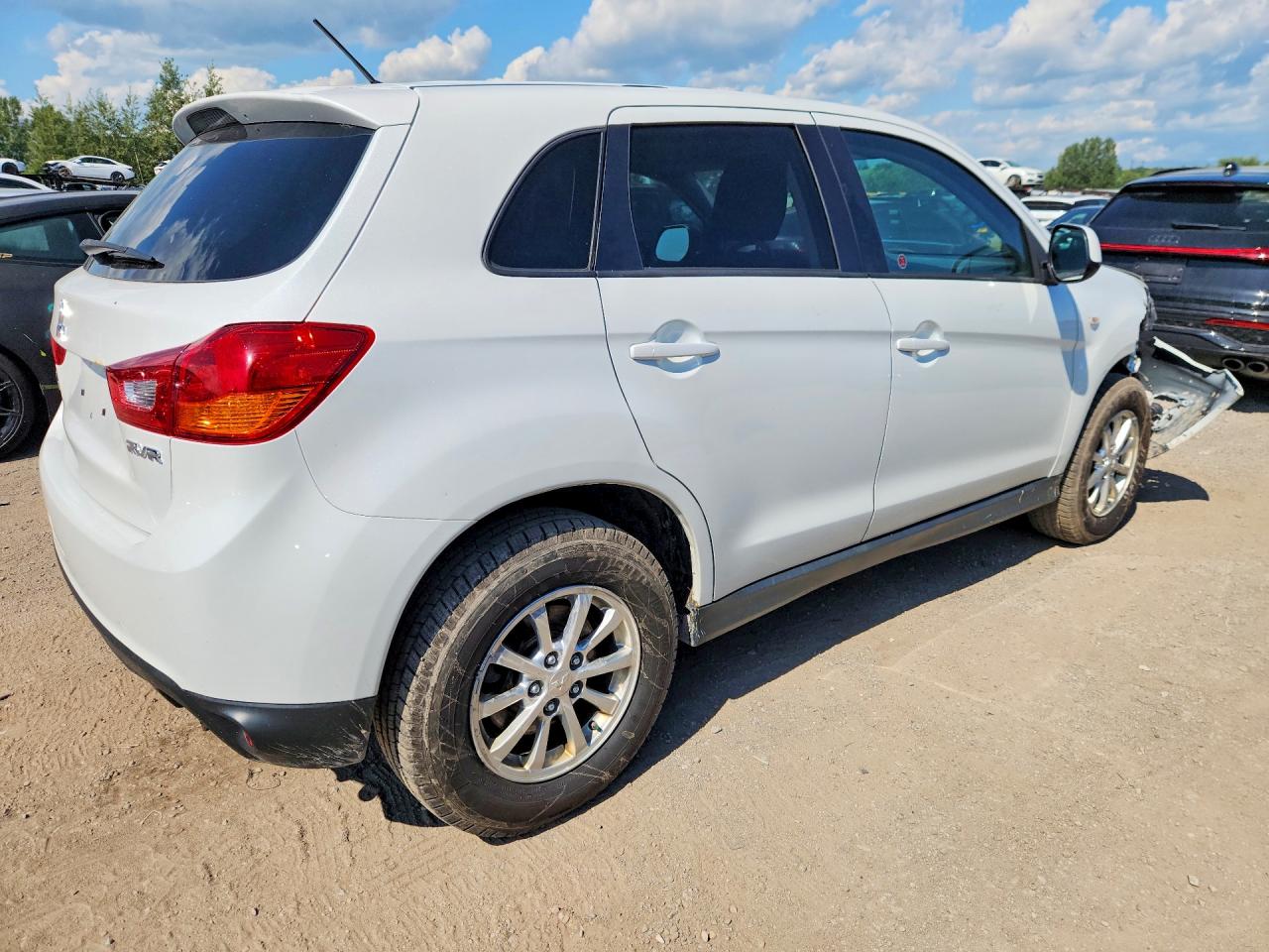 2015 Mitsubishi Rvr Se White vin: 4A4AJ3AU5FE603731