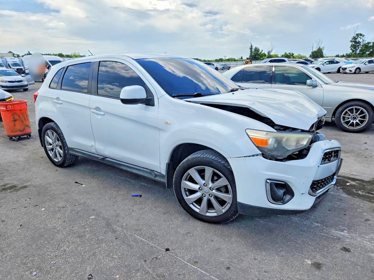2015 Mitsubishi Outlander Sport Es White vin: 4A4AP3AU0FE010065