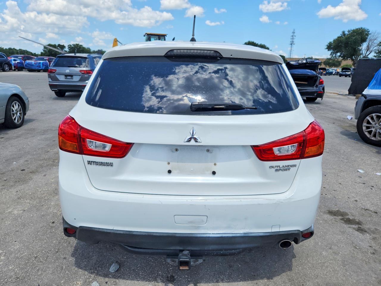 2015 Mitsubishi Outlander Sport Es White vin: 4A4AP3AU0FE010065