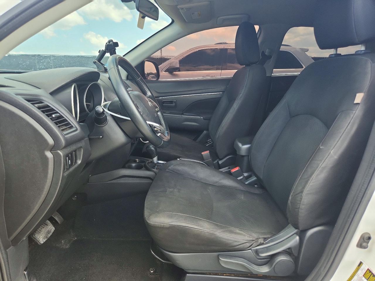 2015 Mitsubishi Outlander Sport Es White vin: 4A4AP3AU0FE010065