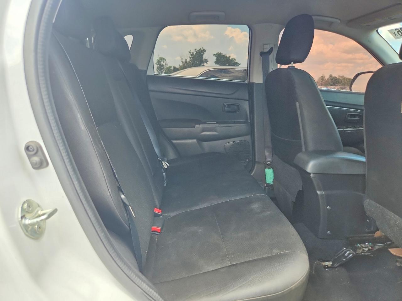 2015 Mitsubishi Outlander Sport Es White vin: 4A4AP3AU0FE010065