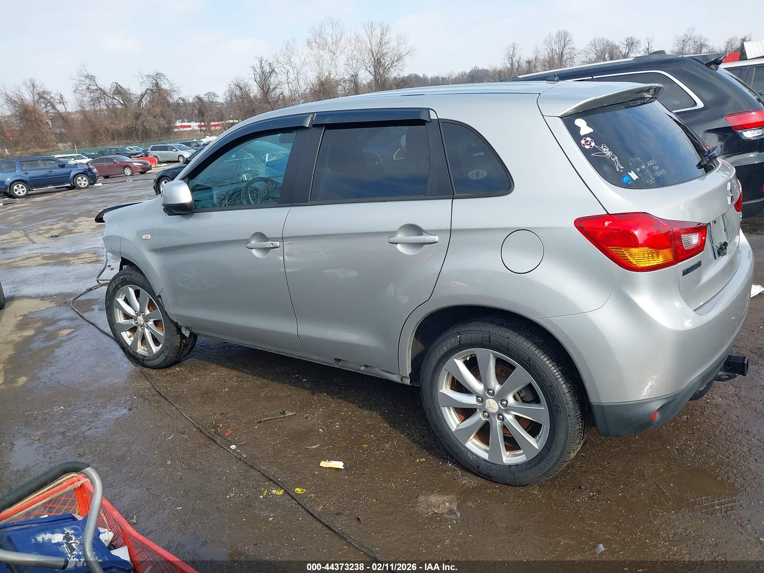 2015 Mitsubishi Outlander Sport Es Silver vin: 4A4AP3AU0FE053045