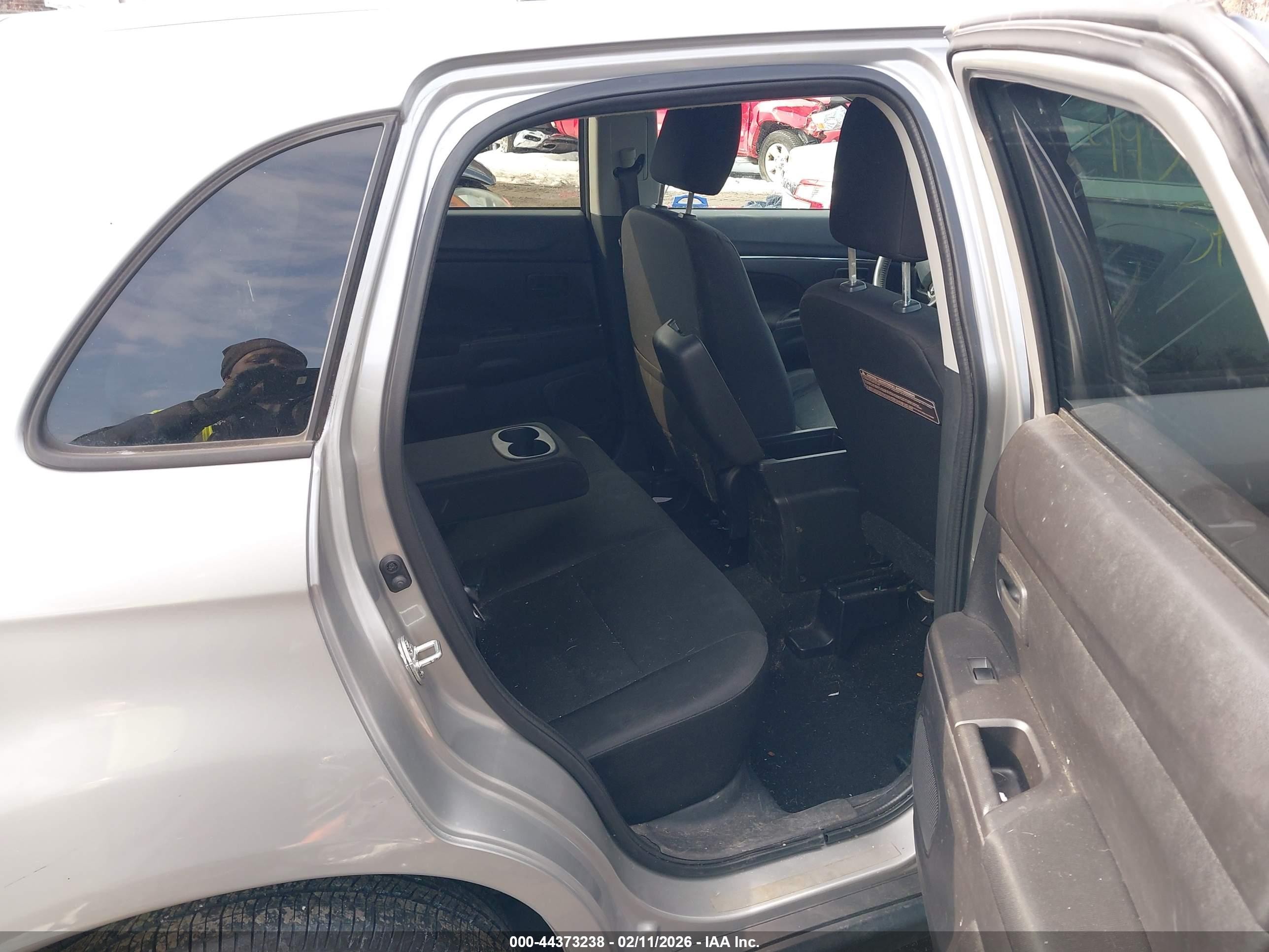 2015 Mitsubishi Outlander Sport Es Silver vin: 4A4AP3AU0FE053045