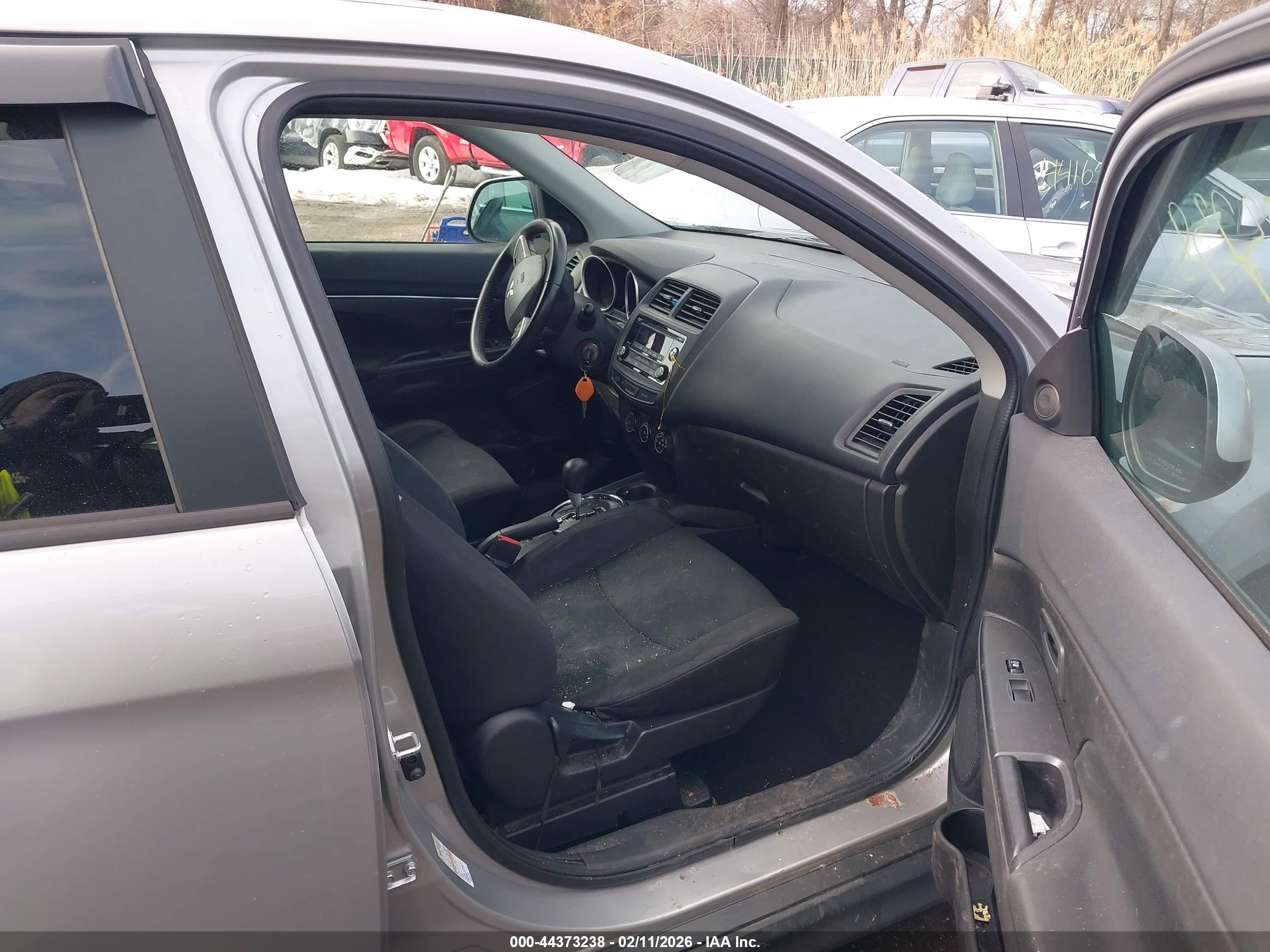 2015 Mitsubishi Outlander Sport Es Silver vin: 4A4AP3AU0FE053045