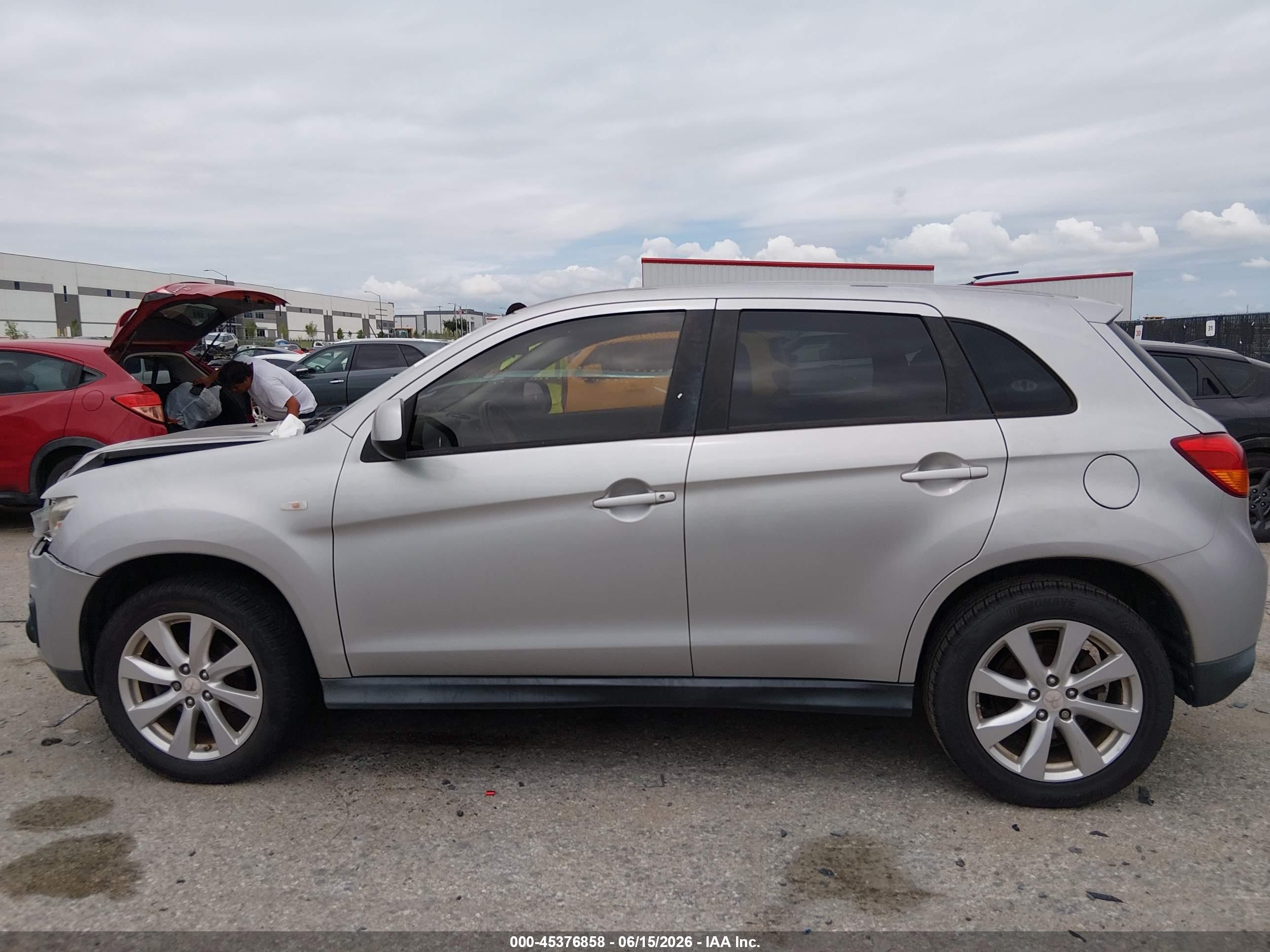 2015 Mitsubishi Outlander Sport Es Silver vin: 4A4AP3AU1FE014044