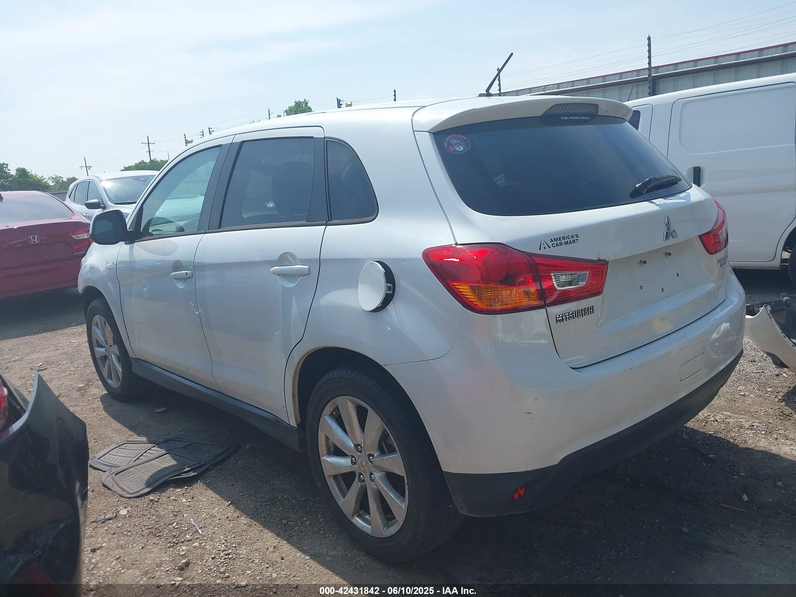 2015 Mitsubishi Outlander Sport Es White vin: 4A4AP3AU1FE052986
