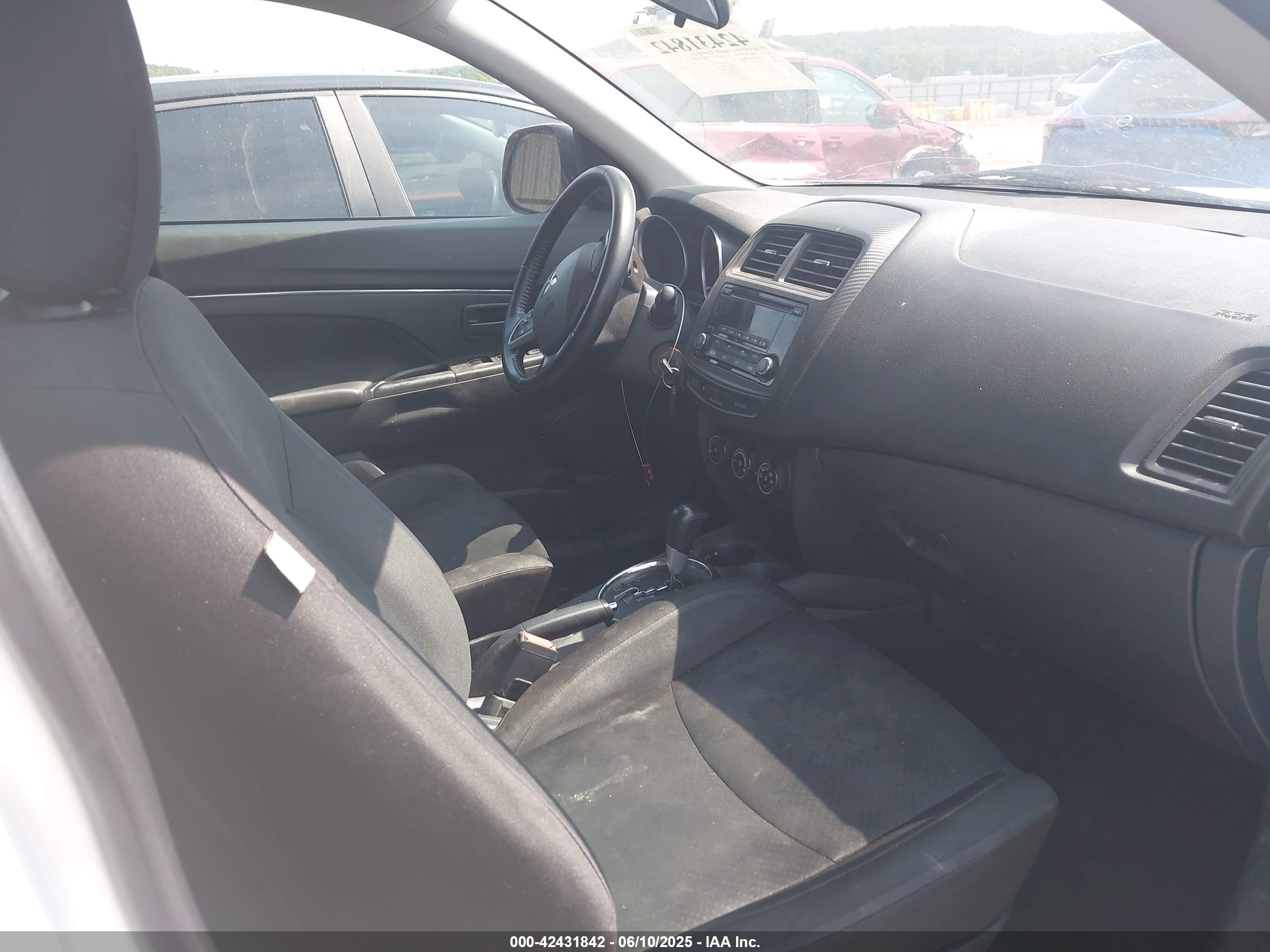 2015 Mitsubishi Outlander Sport Es White vin: 4A4AP3AU1FE052986