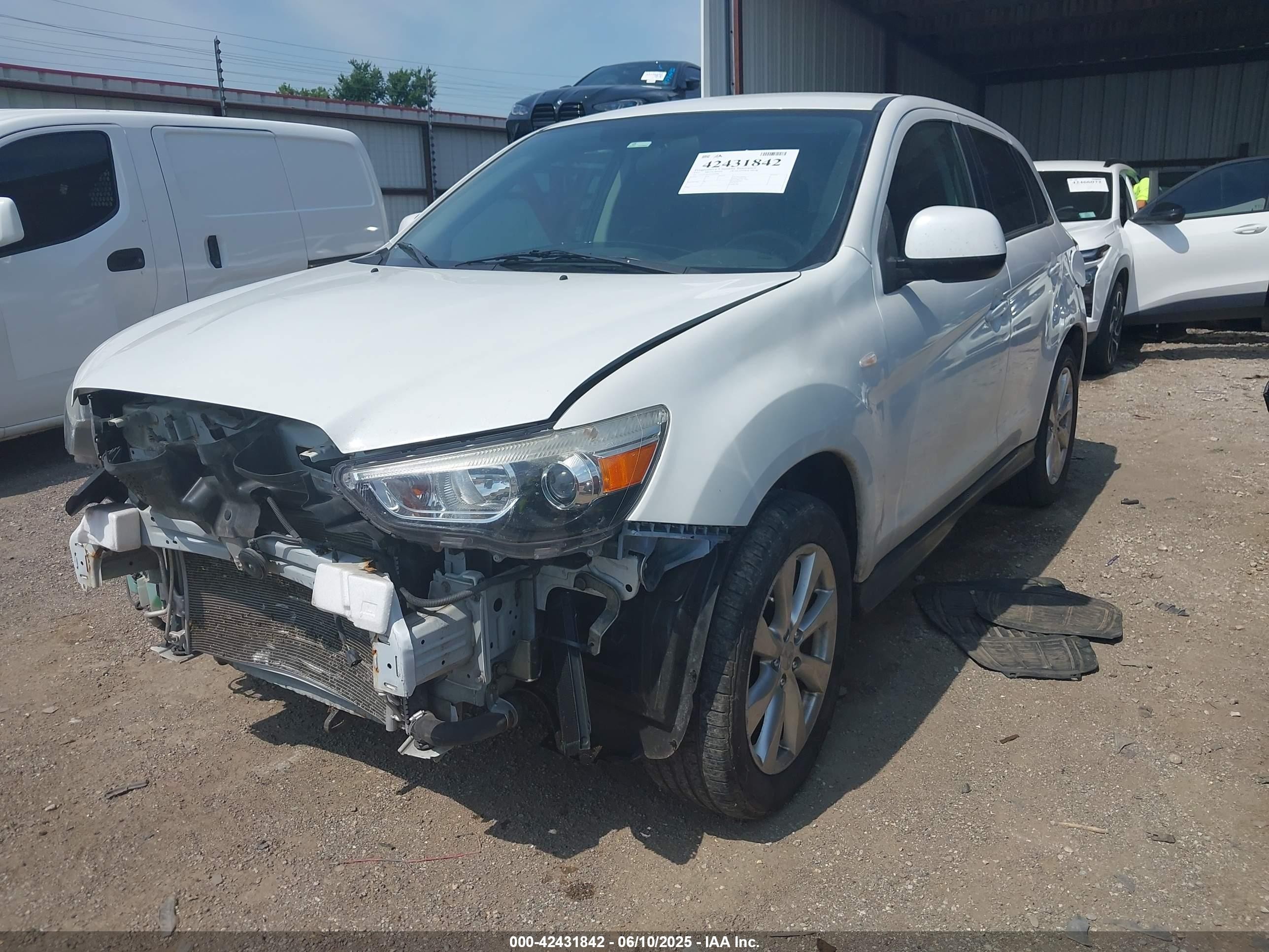 2015 Mitsubishi Outlander Sport Es White vin: 4A4AP3AU1FE052986