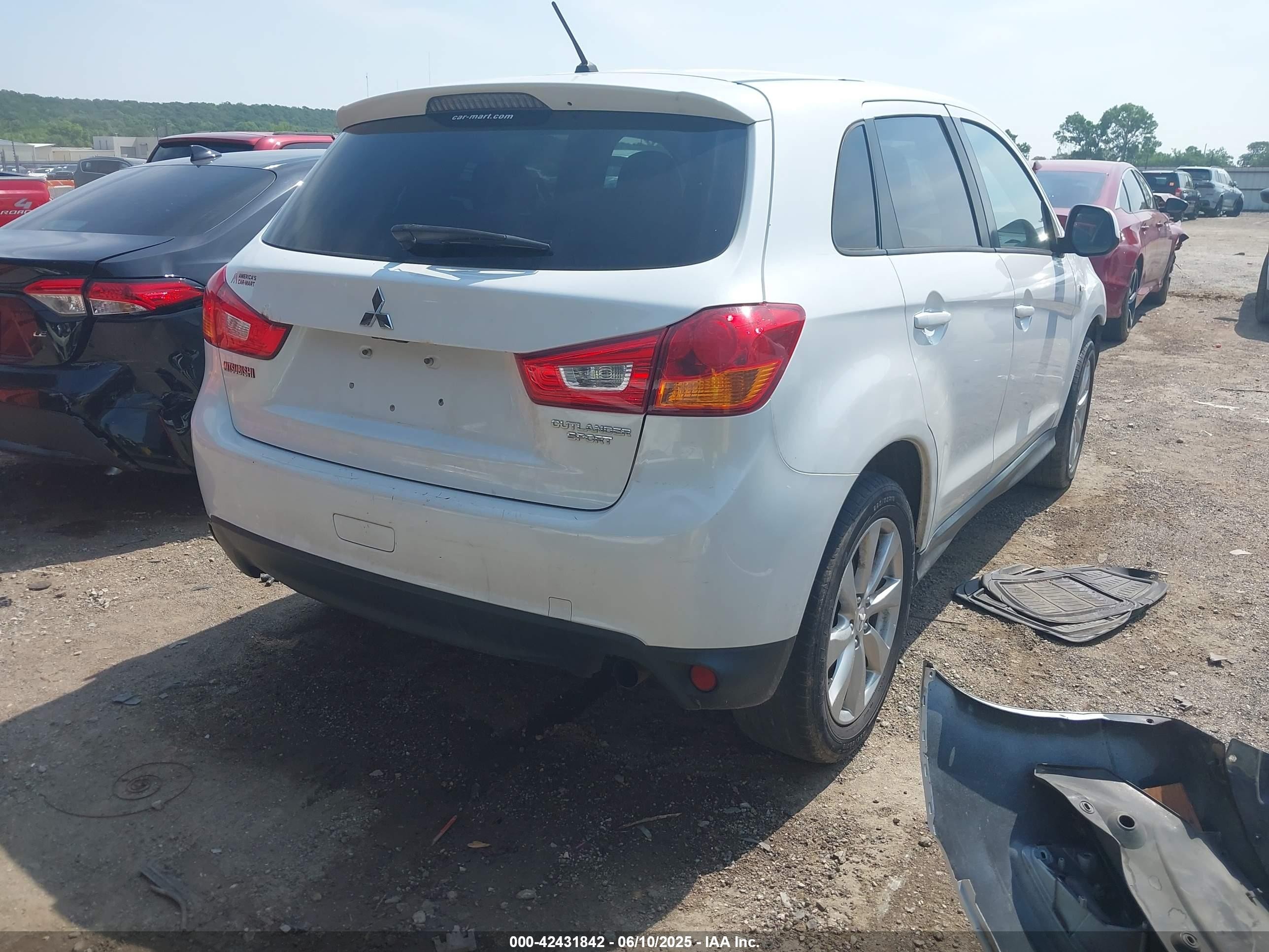 2015 Mitsubishi Outlander Sport Es White vin: 4A4AP3AU1FE052986