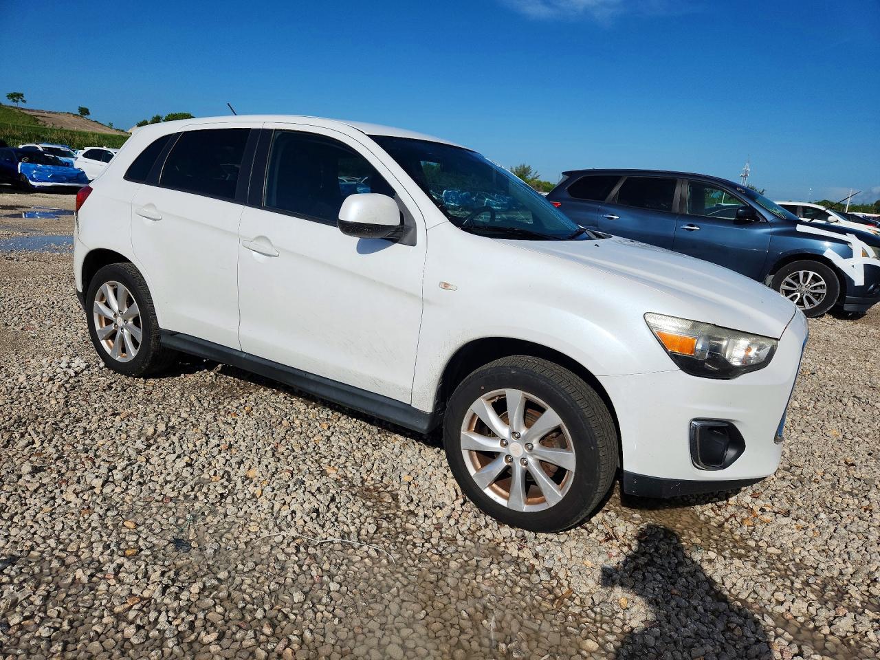 2013 Mitsubishi Outlander Sport Es White vin: 4A4AP3AU2DE018052