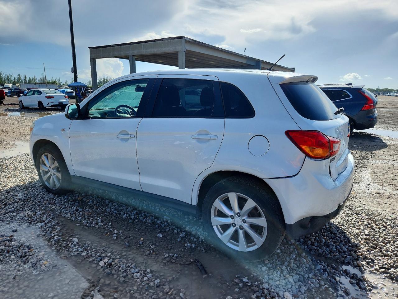 2013 Mitsubishi Outlander Sport Es White vin: 4A4AP3AU2DE018052