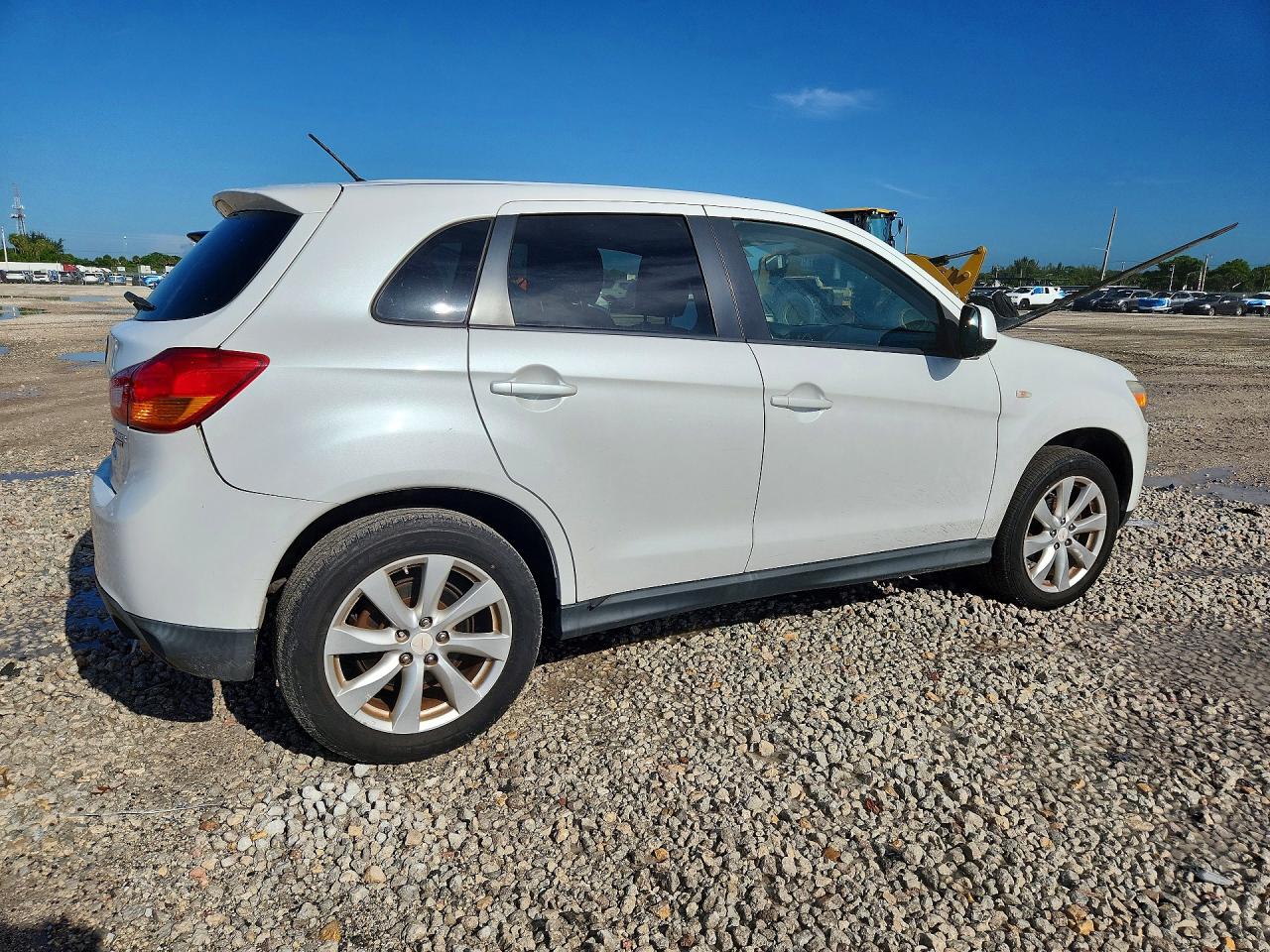 2013 Mitsubishi Outlander Sport Es White vin: 4A4AP3AU2DE018052