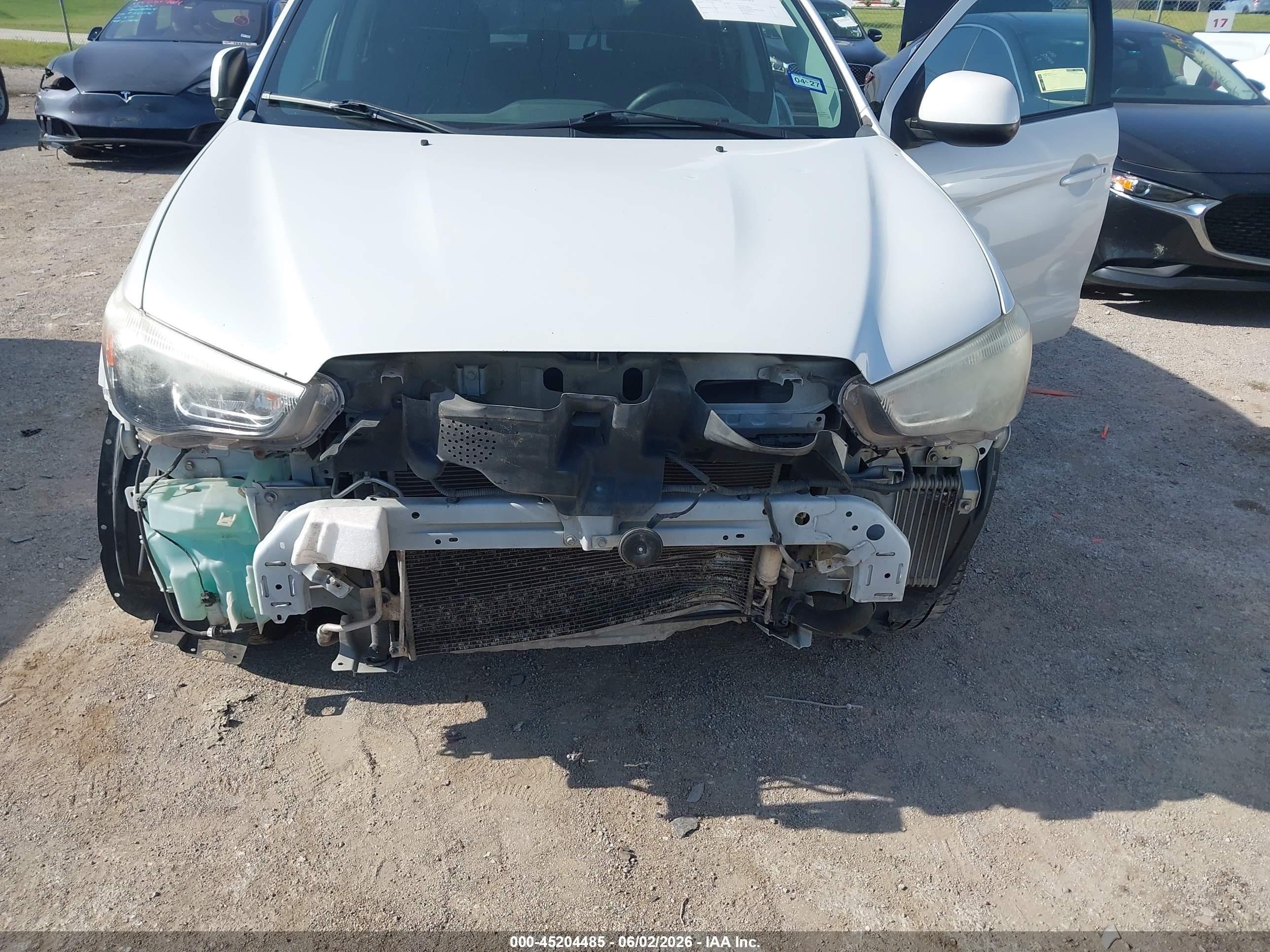 2013 Mitsubishi Outlander Sport Es Белый vin: 4A4AP3AU2DE025485