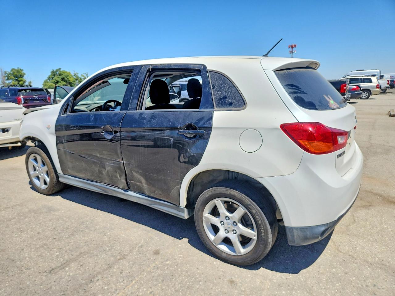 2015 Mitsubishi Outlander Sport Es Two Tone vin: 4A4AP3AU2FE007457