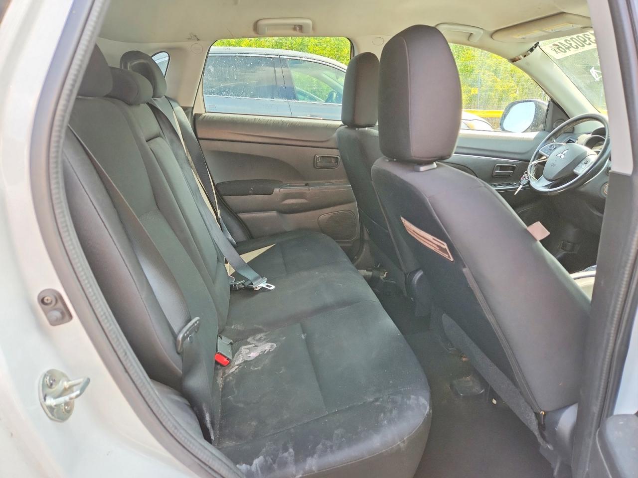 2015 Mitsubishi Outlander Sport Es White vin: 4A4AP3AU2FE015803