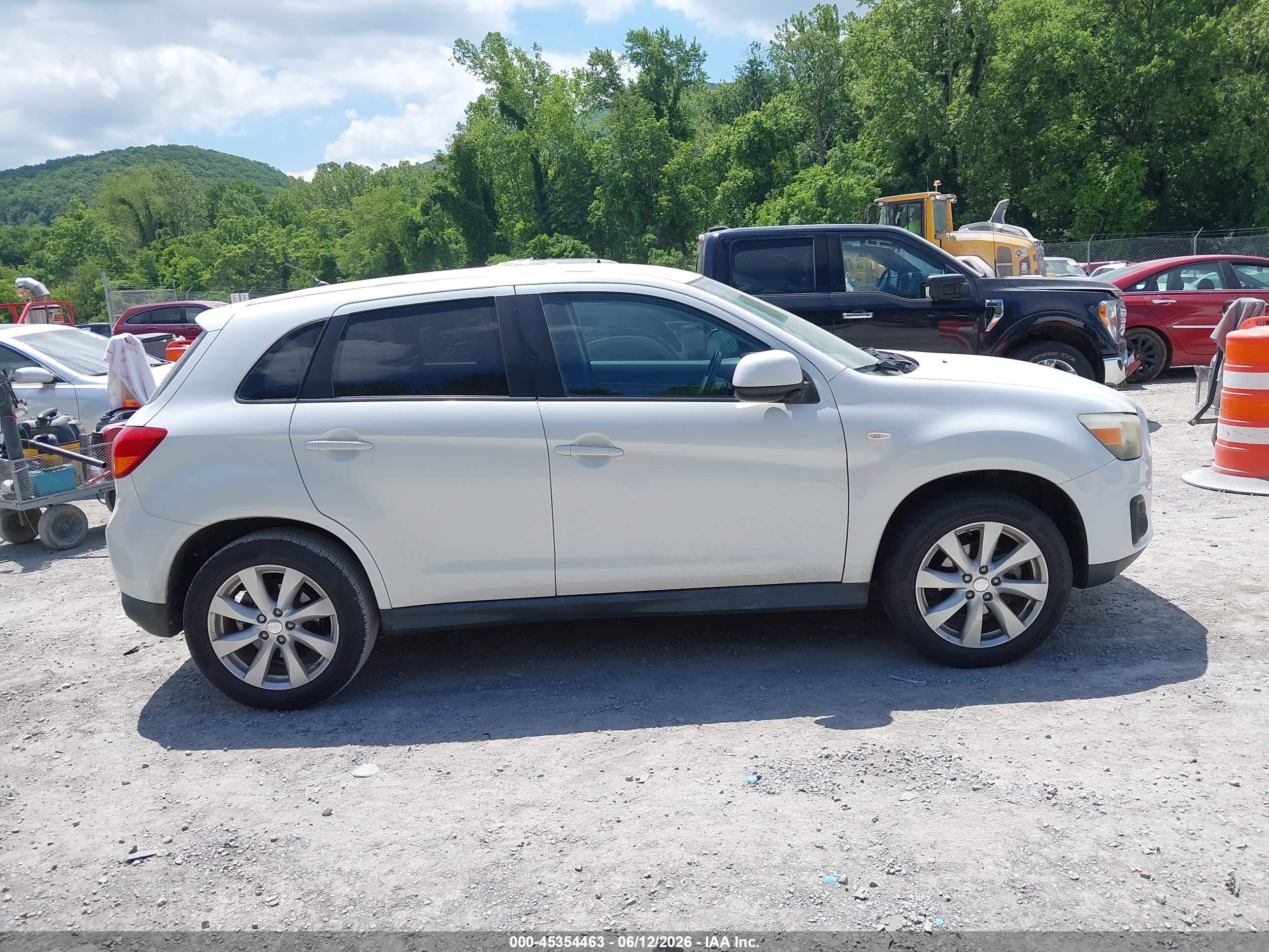 2013 Mitsubishi Outlander Sport Es White vin: 4A4AP3AU3DE019274