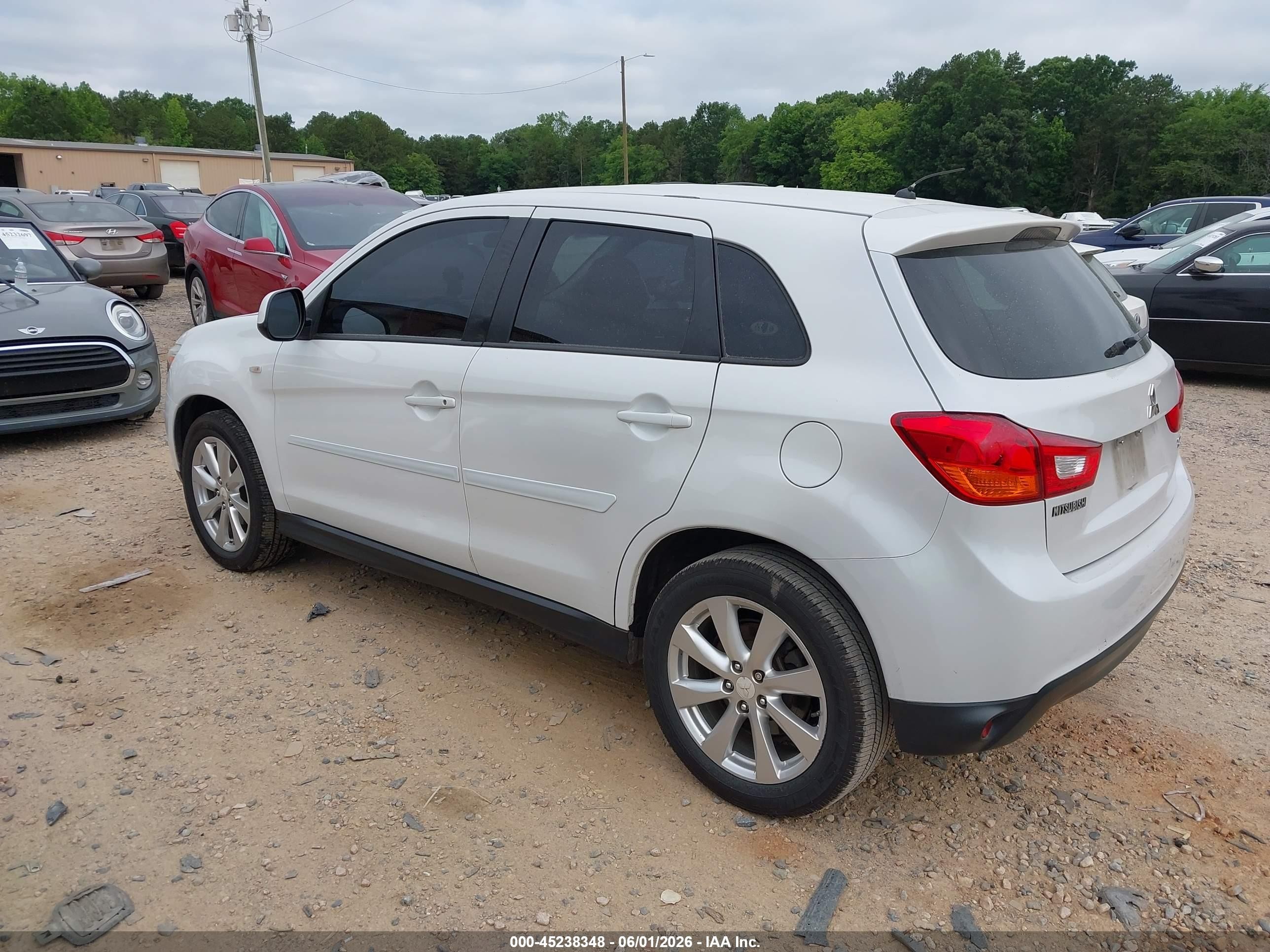 2015 Mitsubishi Outlander Sport Es White vin: 4A4AP3AU3FE021867