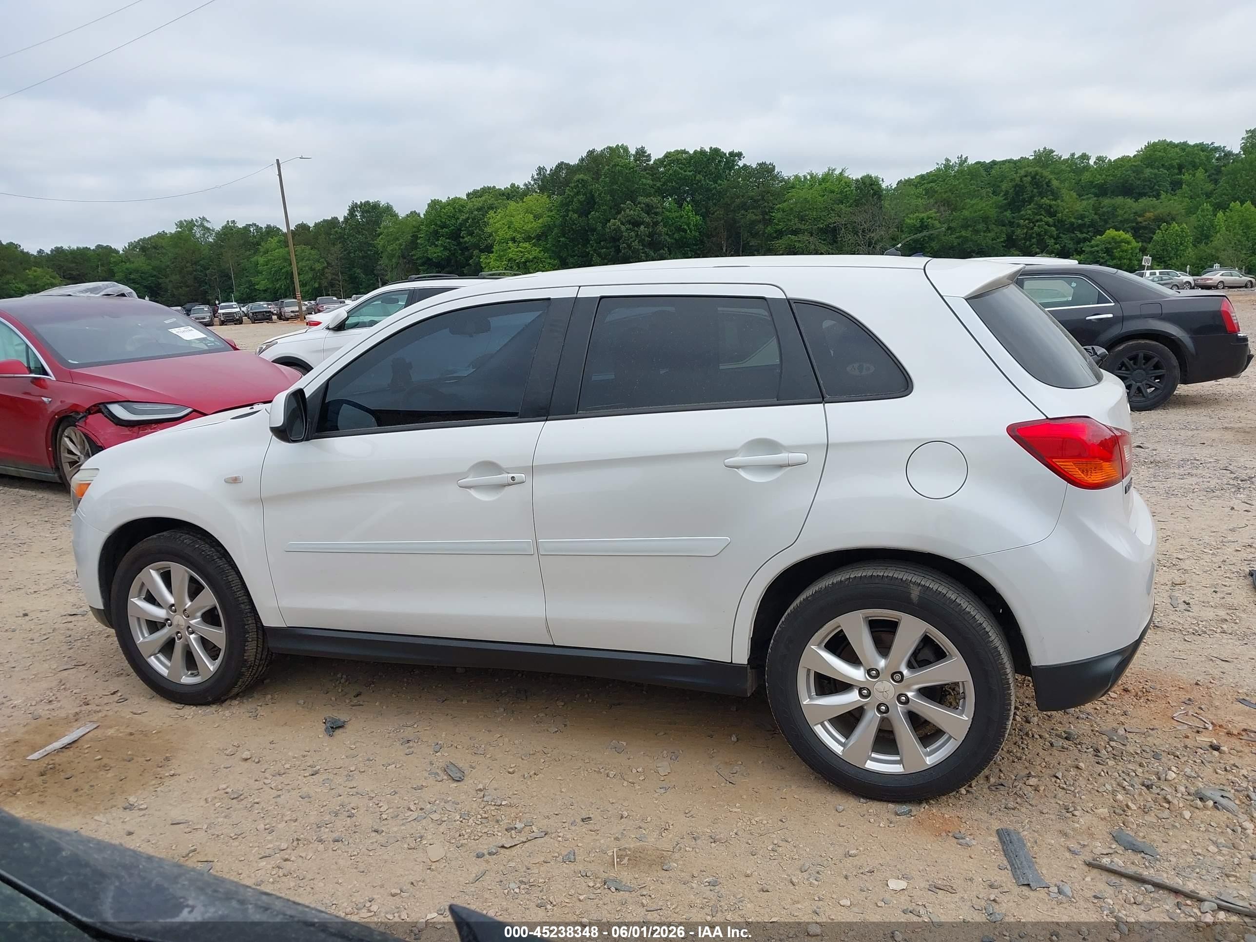 2015 Mitsubishi Outlander Sport Es White vin: 4A4AP3AU3FE021867