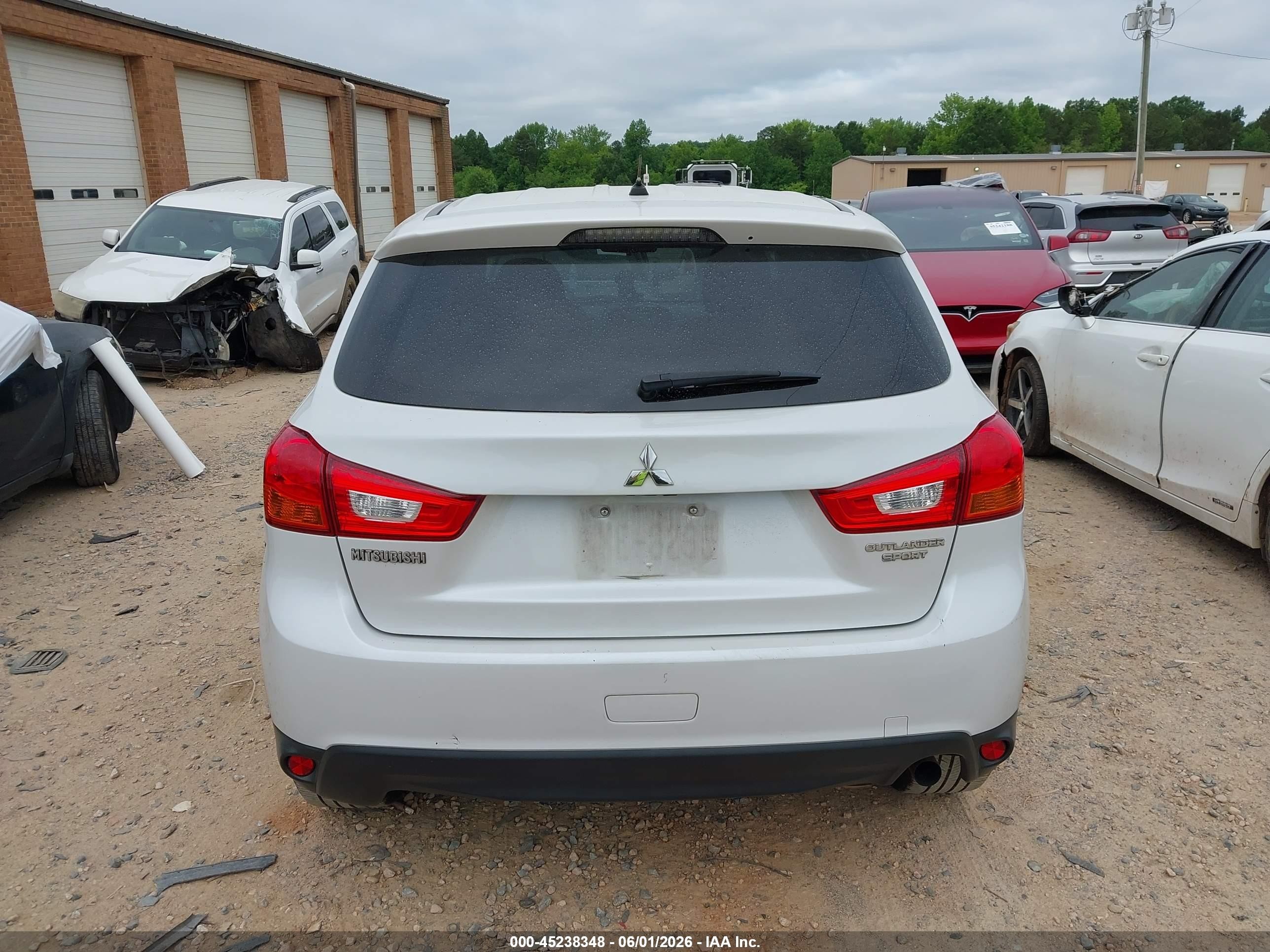 2015 Mitsubishi Outlander Sport Es White vin: 4A4AP3AU3FE021867