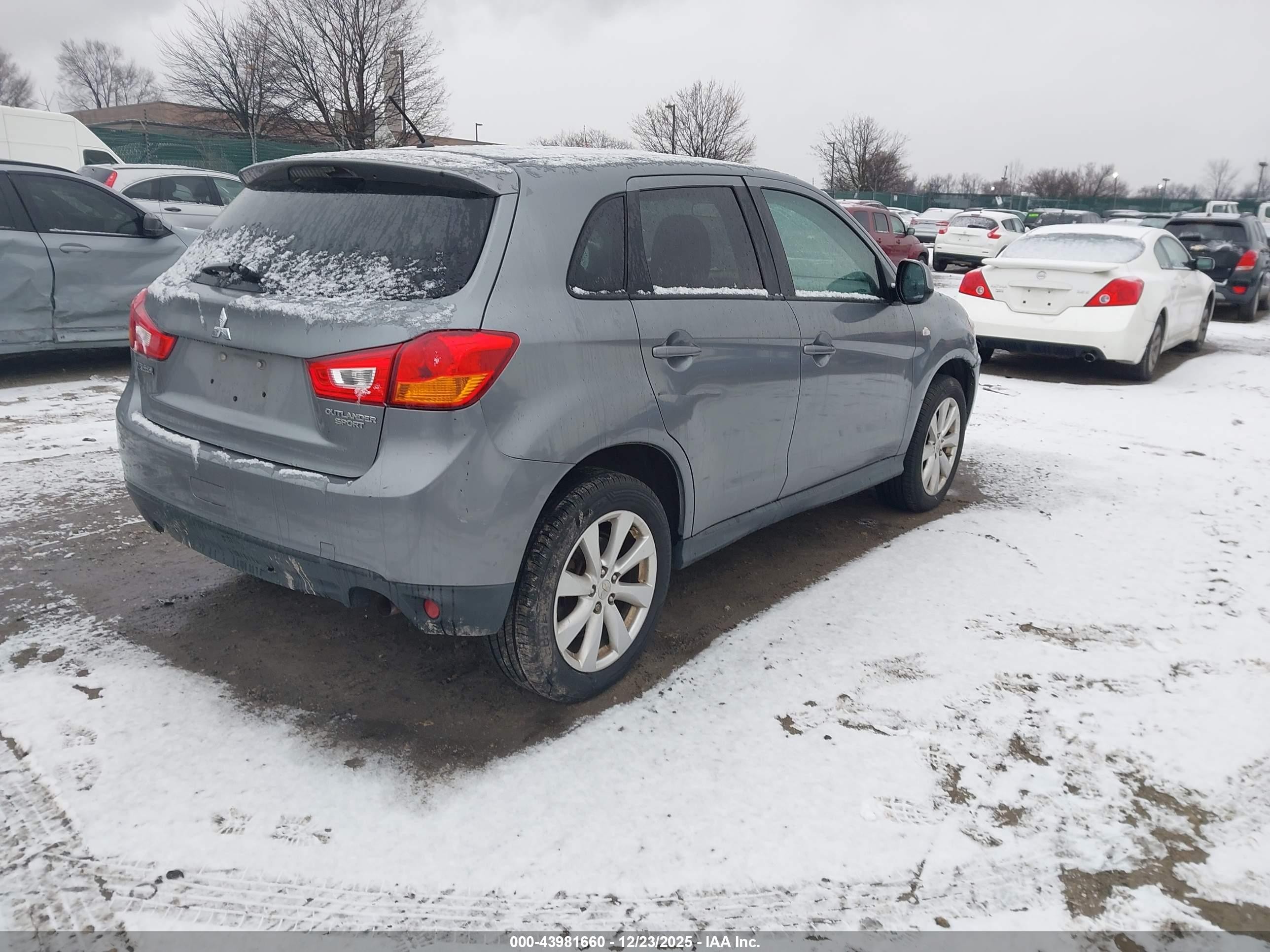 2015 Mitsubishi Outlander Sport Es Gray vin: 4A4AP3AU3FE049670