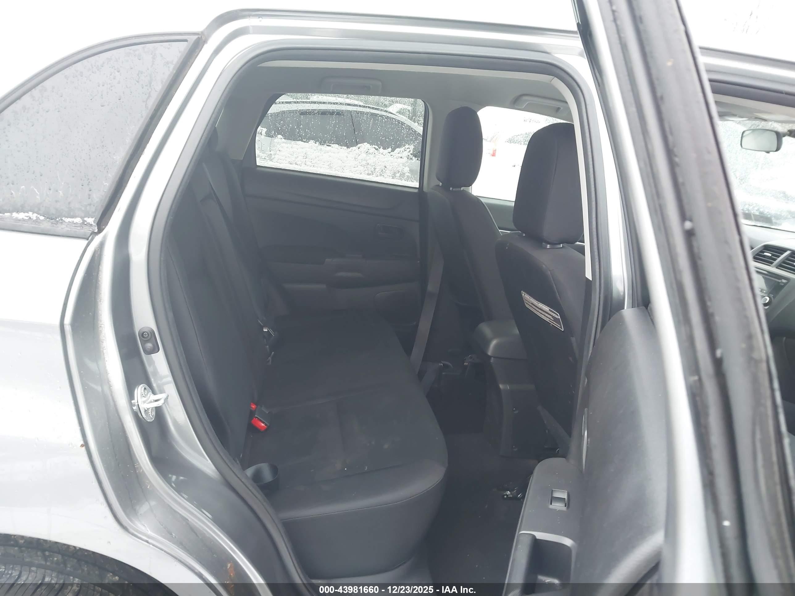 2015 Mitsubishi Outlander Sport Es Gray vin: 4A4AP3AU3FE049670