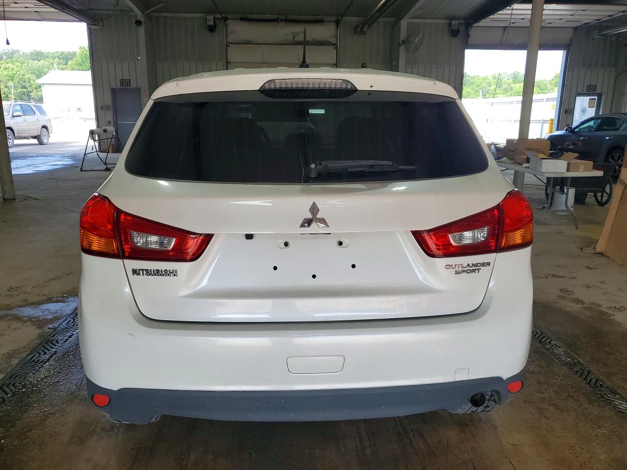 2015 Mitsubishi Outlander Sport Es Белый vin: 4A4AP3AU3FE055470