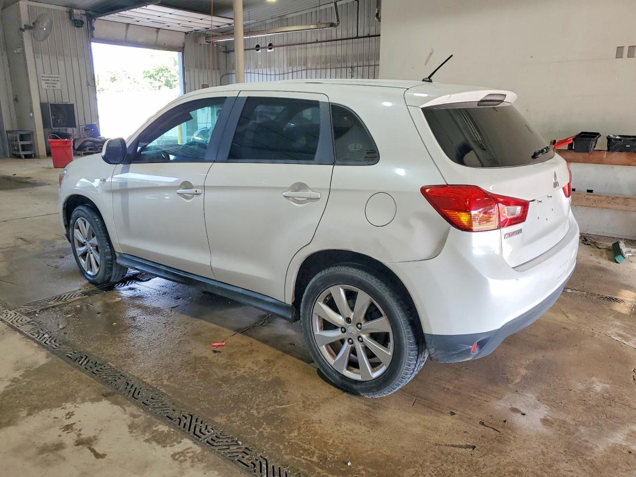 2015 Mitsubishi Outlander Sport Es Белый vin: 4A4AP3AU3FE055470