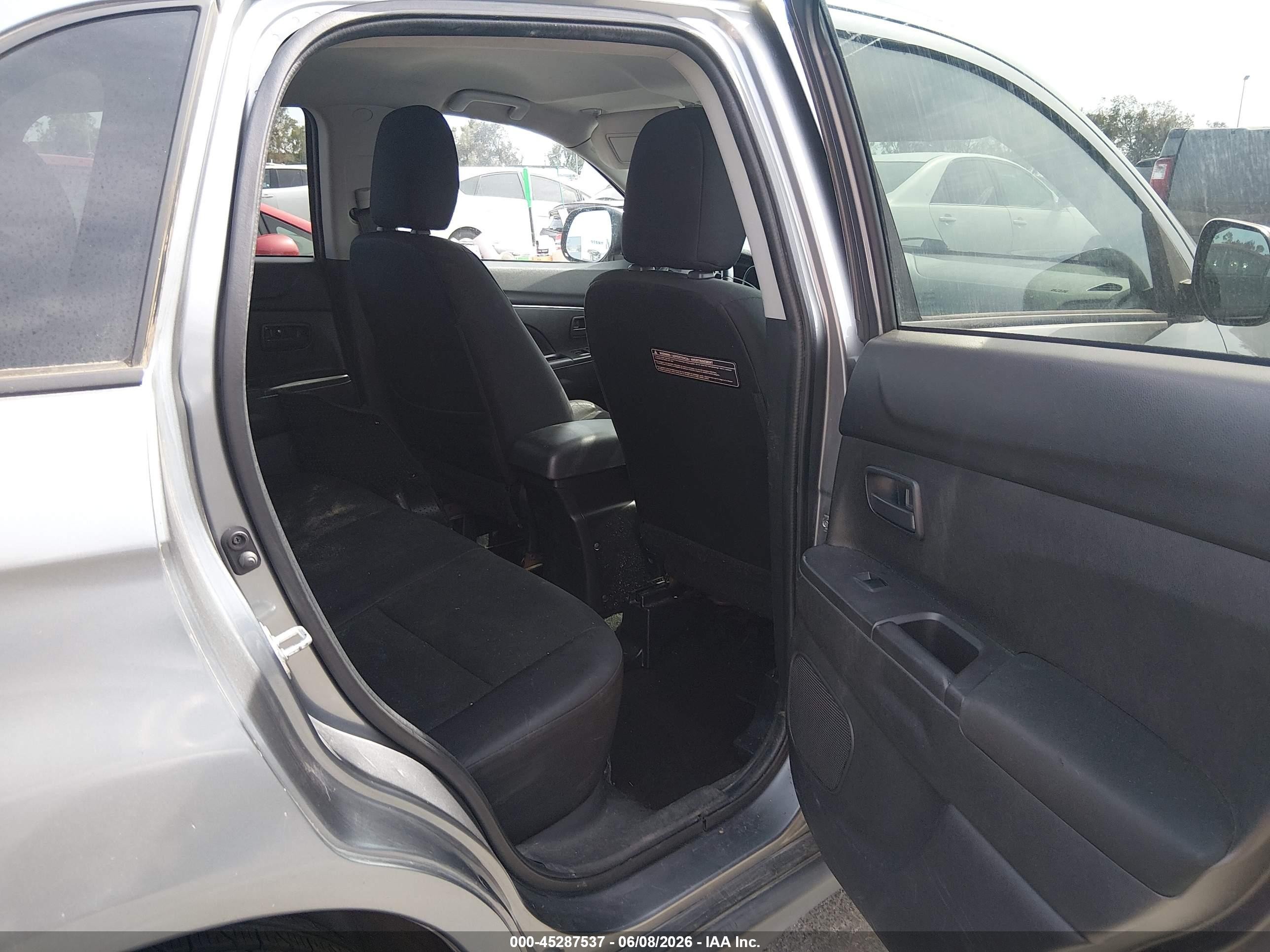 2014 Mitsubishi Outlander Sport Es Silver vin: 4A4AP3AU4EE013663