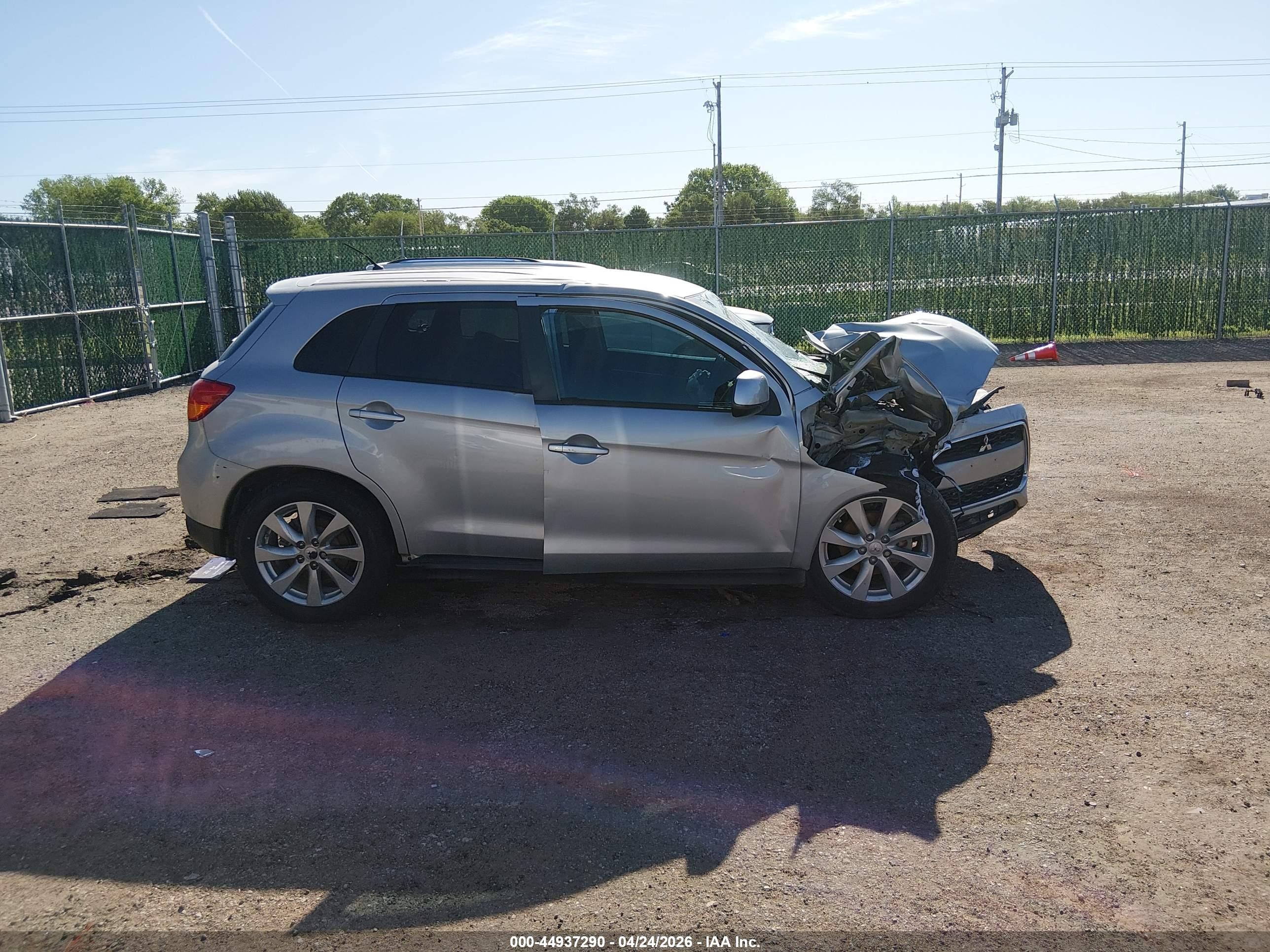 2015 Mitsubishi Outlander Sport Es Silver vin: 4A4AP3AU5FE061626