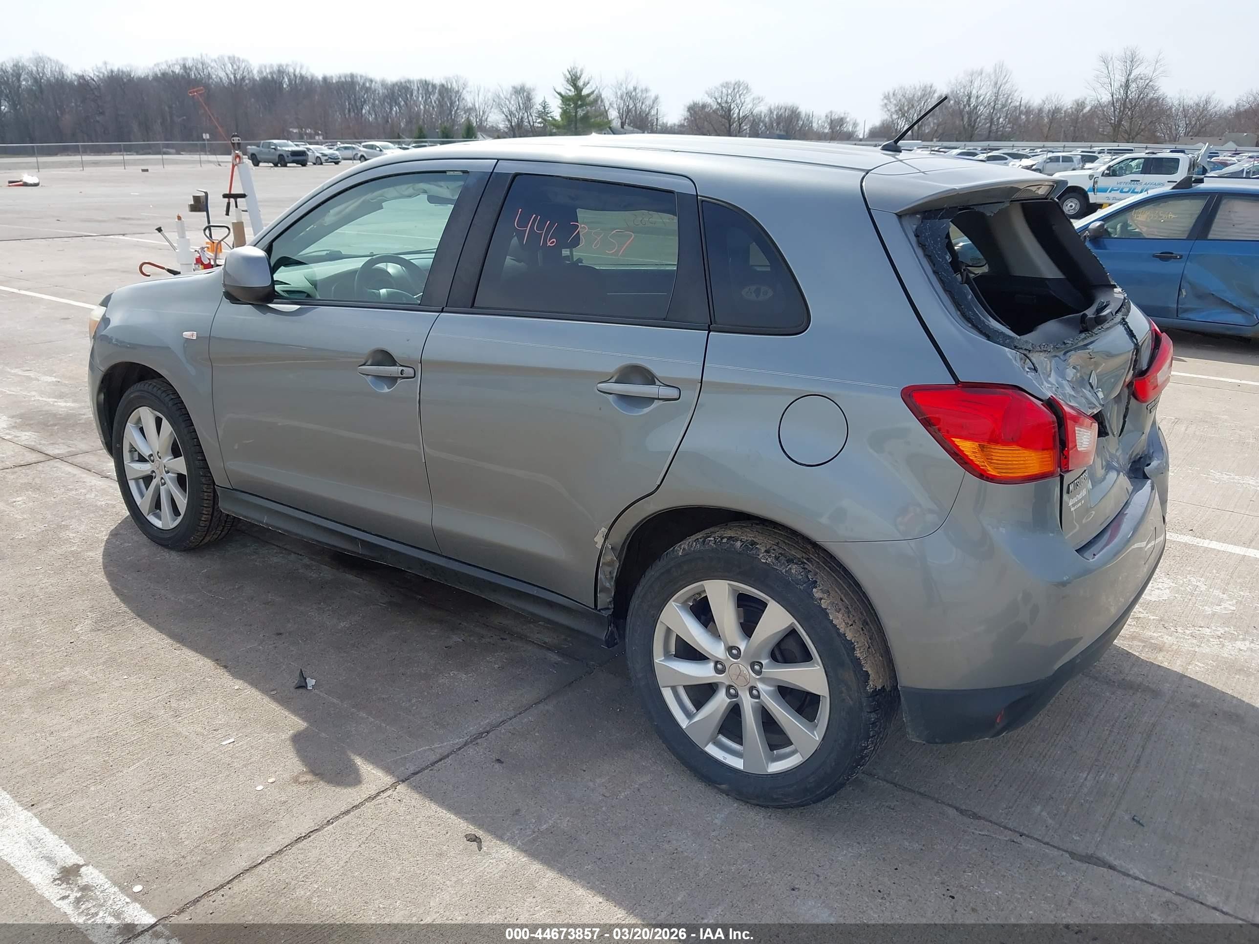 2014 Mitsubishi Outlander Sport Es Silver vin: 4A4AP3AU7EE026911