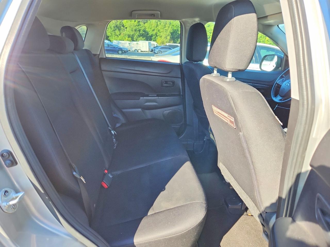 2015 Mitsubishi Outlander Sport Es Silver vin: 4A4AP3AU7FE006692