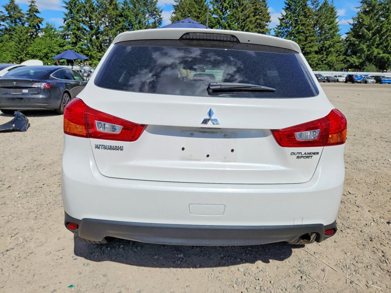 2014 Mitsubishi Outlander Sport Es White vin: 4A4AP3AU8EE008658