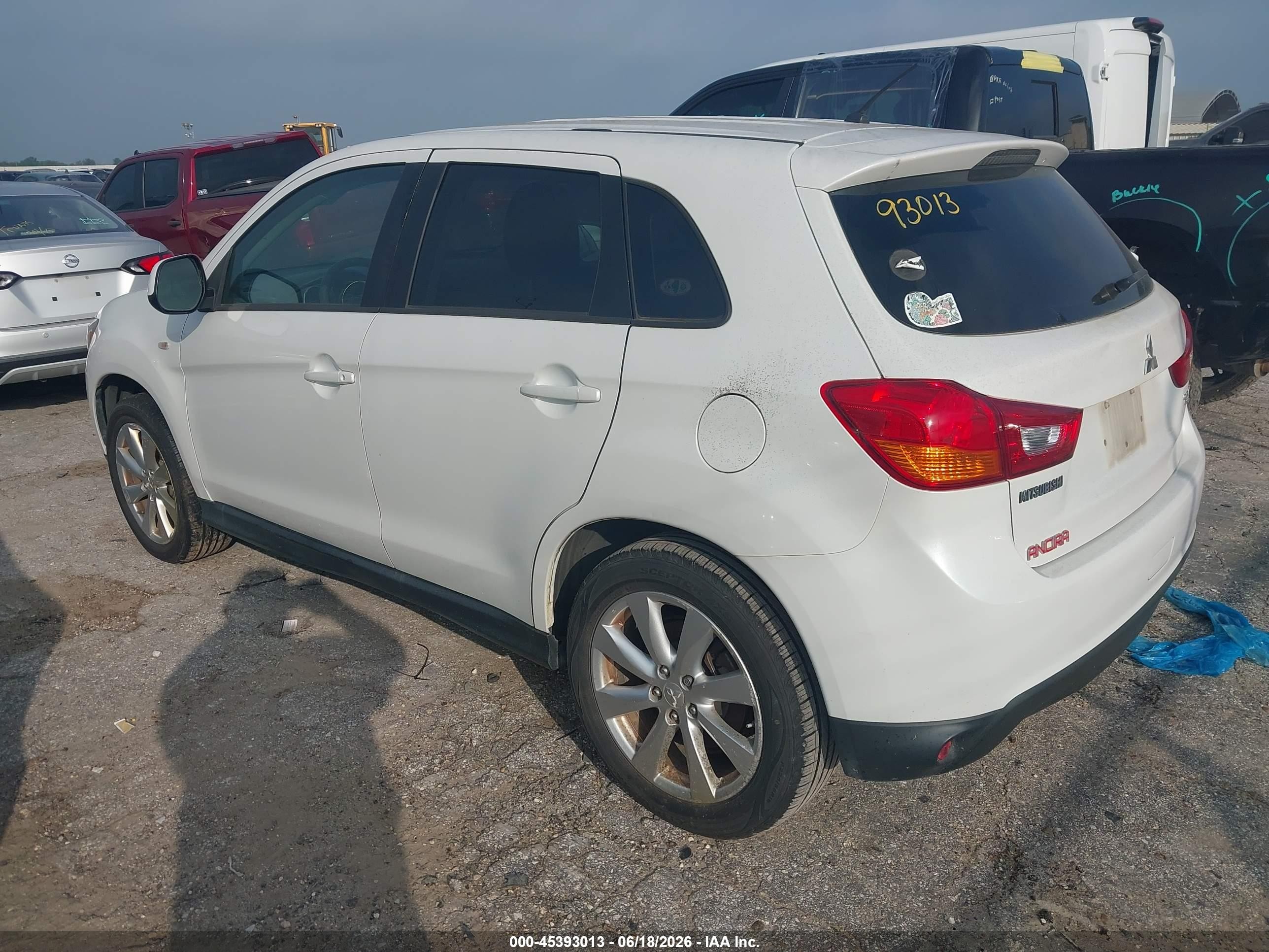 2015 Mitsubishi Outlander Sport Es White vin: 4A4AP3AU8FE032699