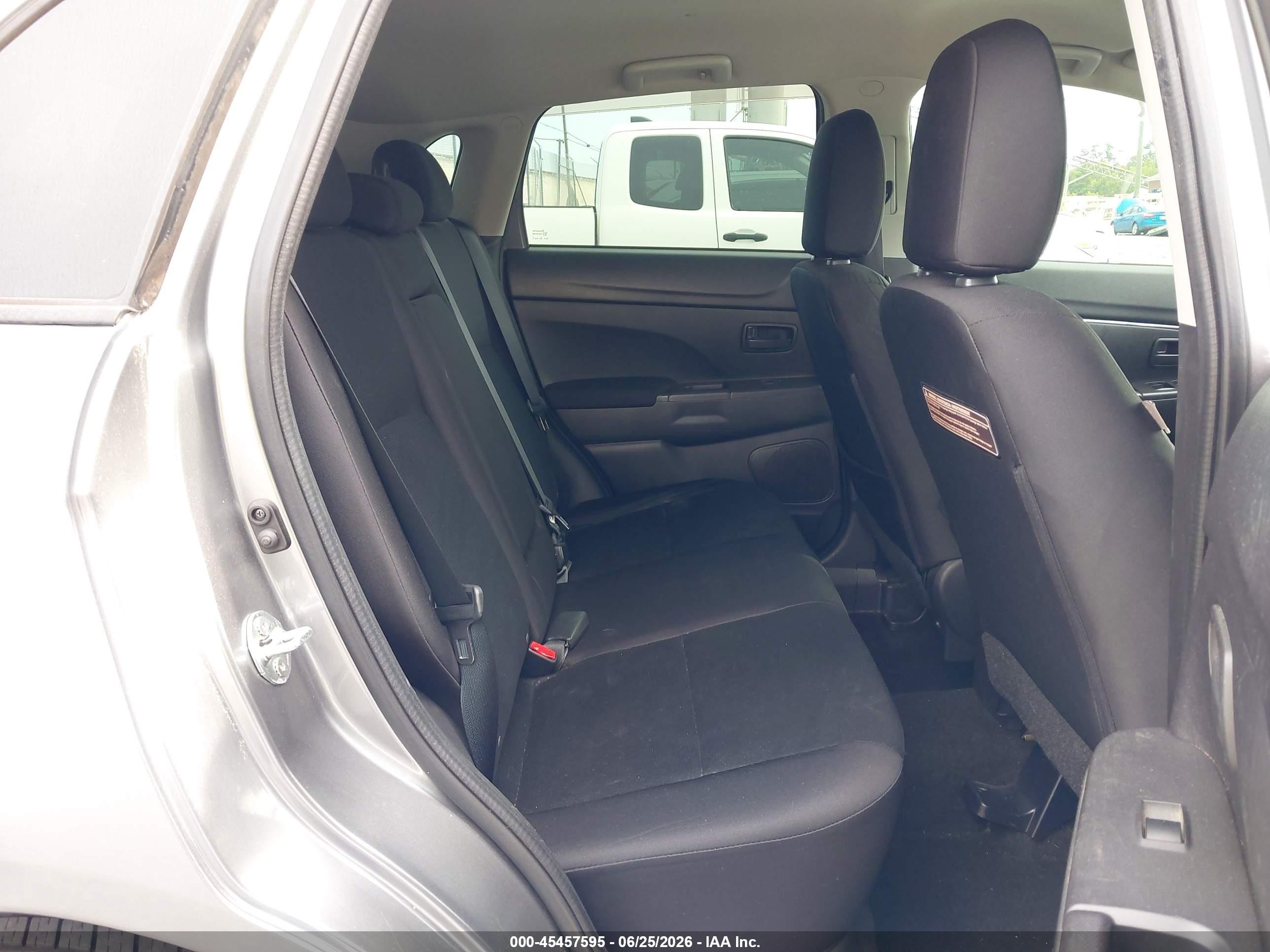 2015 Mitsubishi Outlander Sport Es Silver vin: 4A4AP3AU9FE048524