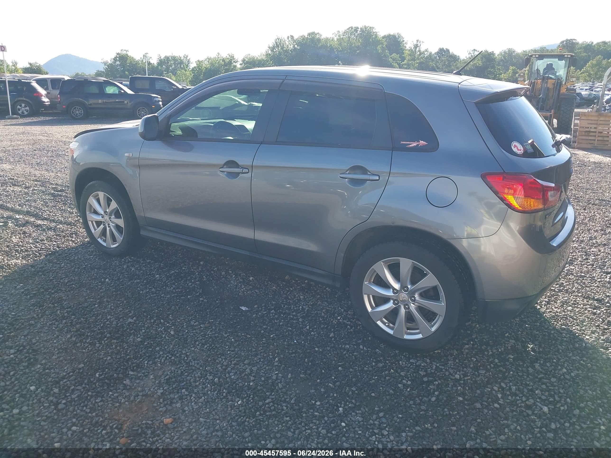 2015 Mitsubishi Outlander Sport Es Silver vin: 4A4AP3AU9FE048524