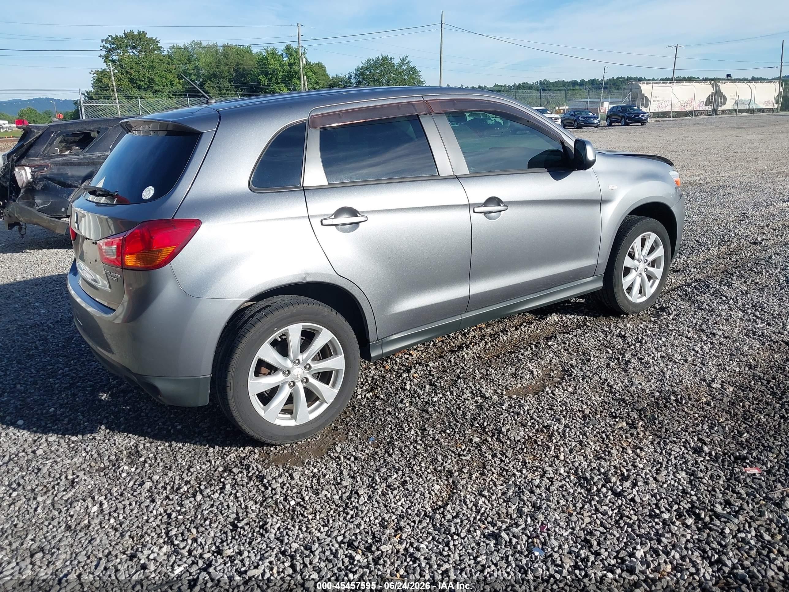 2015 Mitsubishi Outlander Sport Es Silver vin: 4A4AP3AU9FE048524