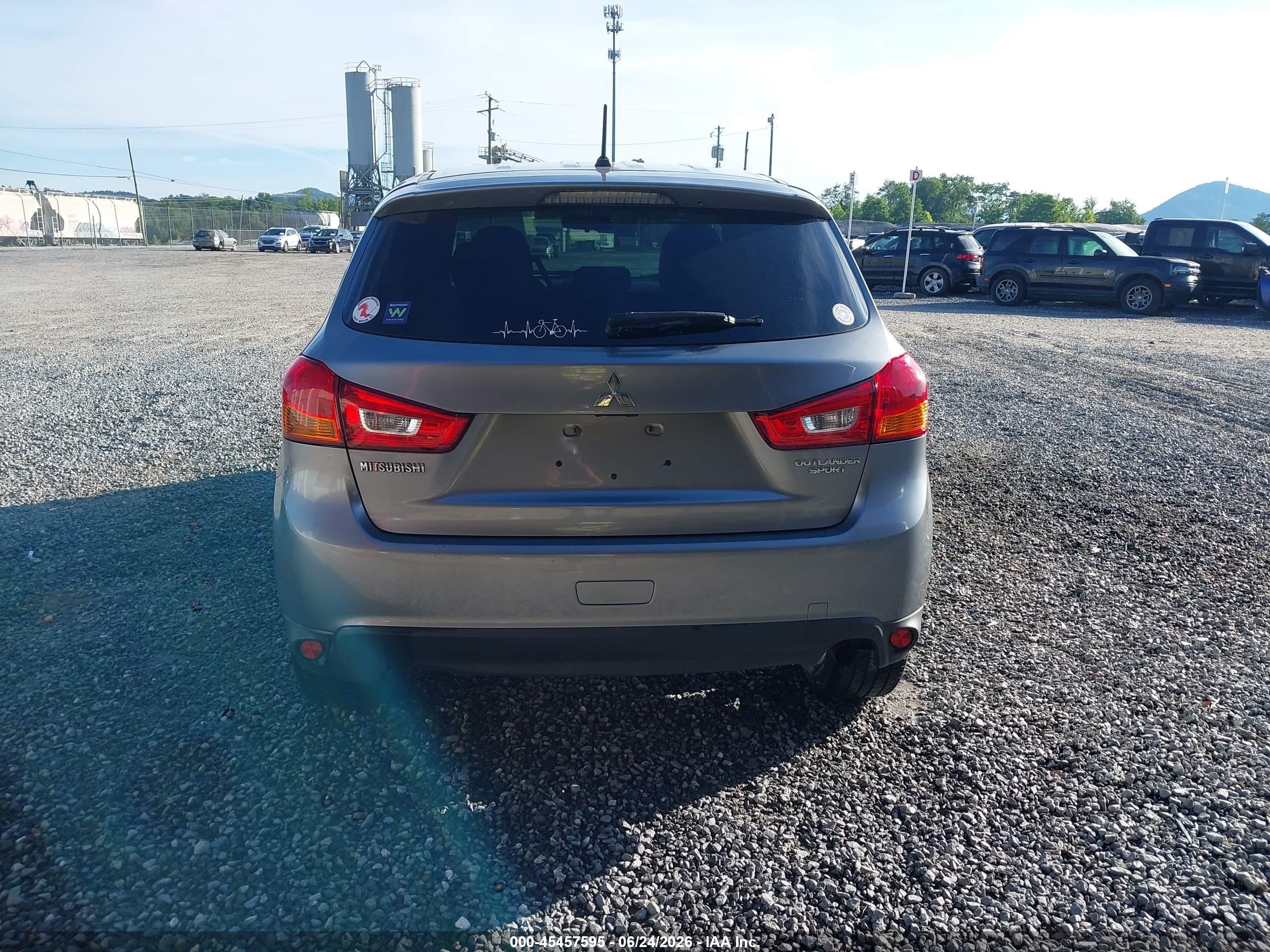 2015 Mitsubishi Outlander Sport Es Silver vin: 4A4AP3AU9FE048524